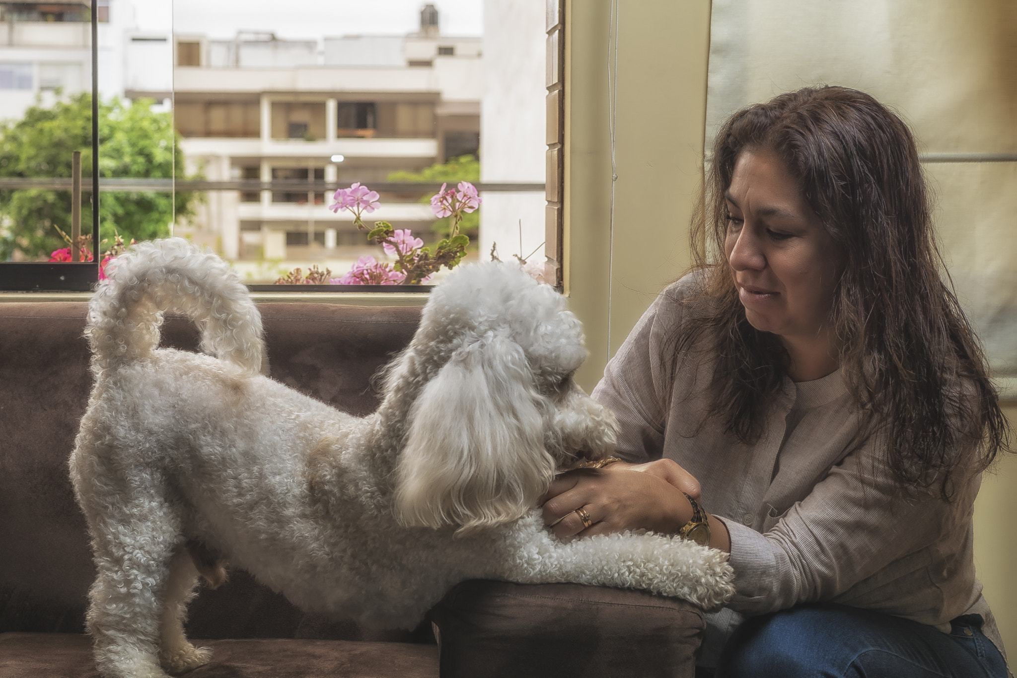 Sony ILCA-77M2 + Sony 50mm F1.4 sample photo. The playful photography