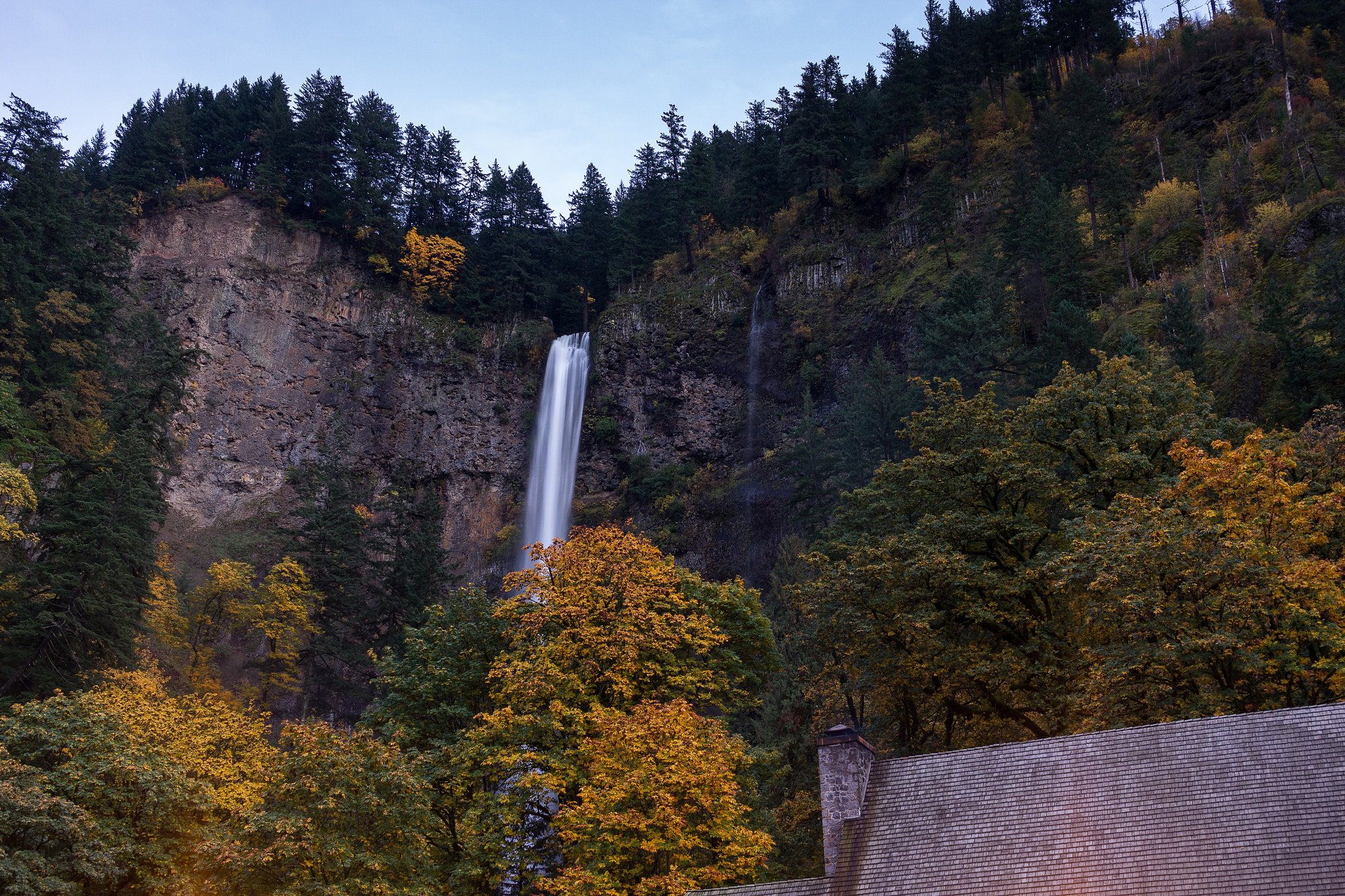 Canon EF-S 24mm F2.8 STM sample photo. Multnomah falls lodge photography