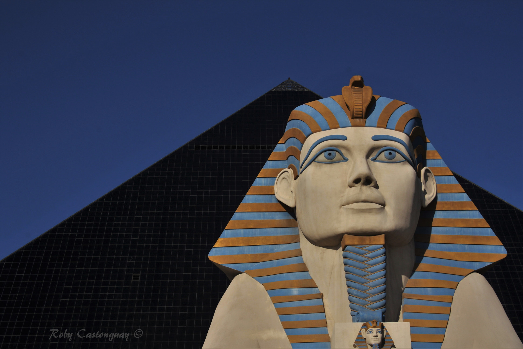 Canon EOS 1000D (EOS Digital Rebel XS / EOS Kiss F) sample photo. Luxor hotel las vegas photography
