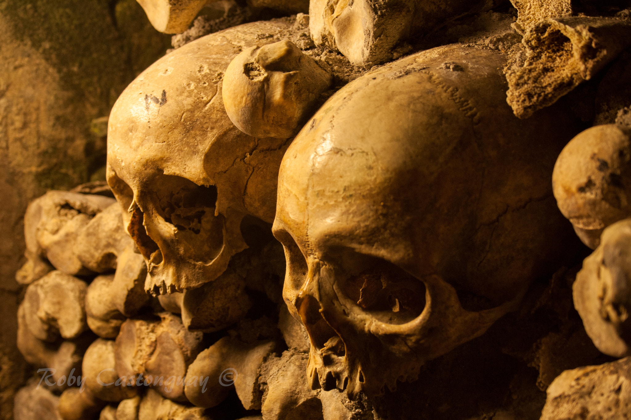 Canon EOS 1000D (EOS Digital Rebel XS / EOS Kiss F) sample photo. Paris catacombs photography
