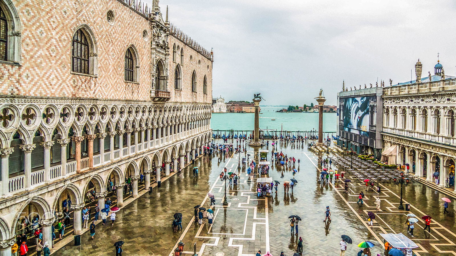 Leica D-LUX 4 sample photo. Piazza san marco on rainy day photography