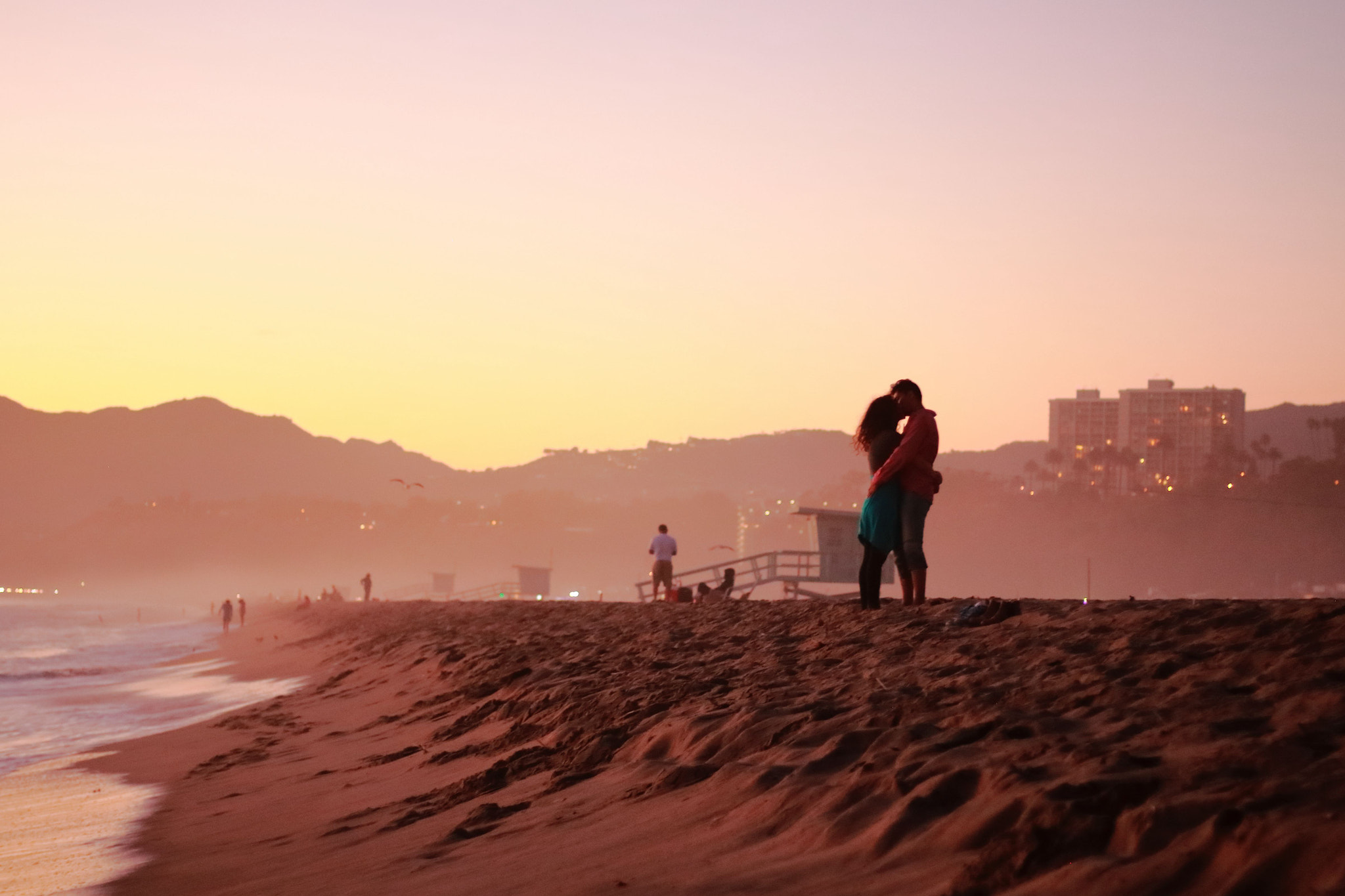 Canon EOS 550D (EOS Rebel T2i / EOS Kiss X4) sample photo. Lovers at santa monica photography