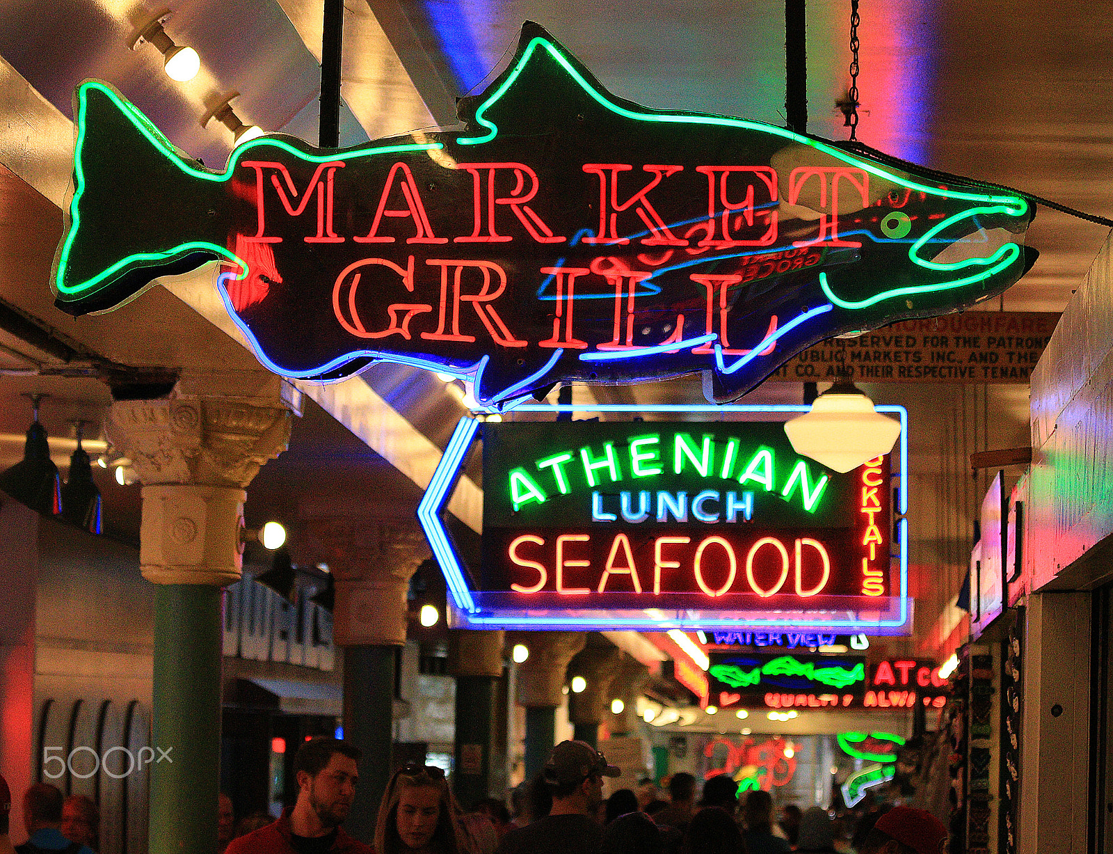Canon EF 70-200mm F4L IS USM sample photo. Neon avenue -pike place market photography