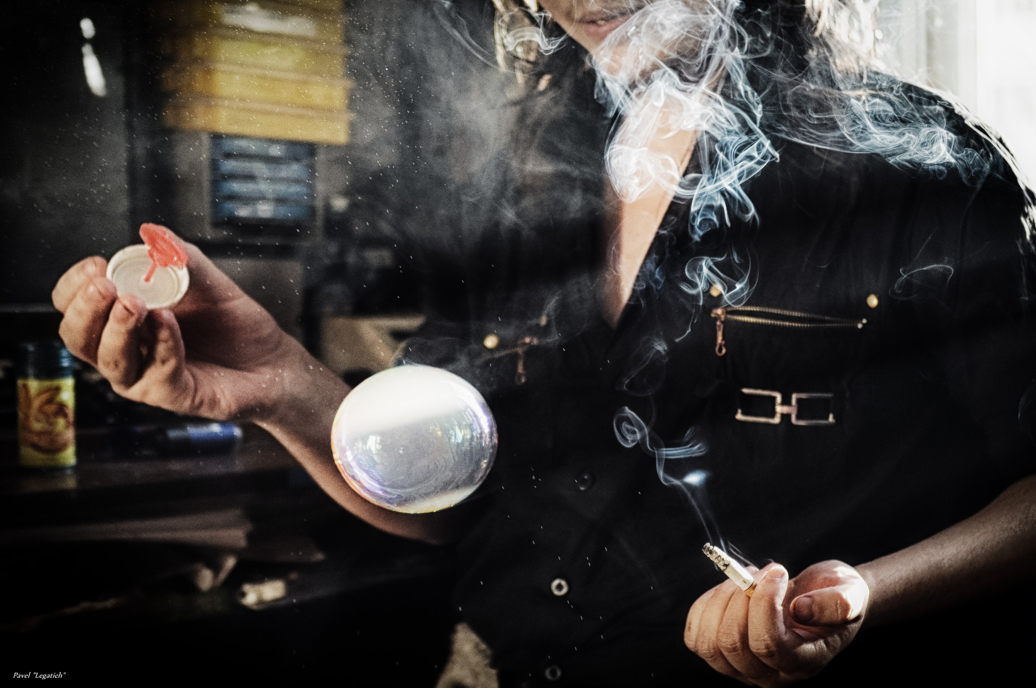Nikon AF Nikkor 28mm F2.8D sample photo. Smoking bubbles photography