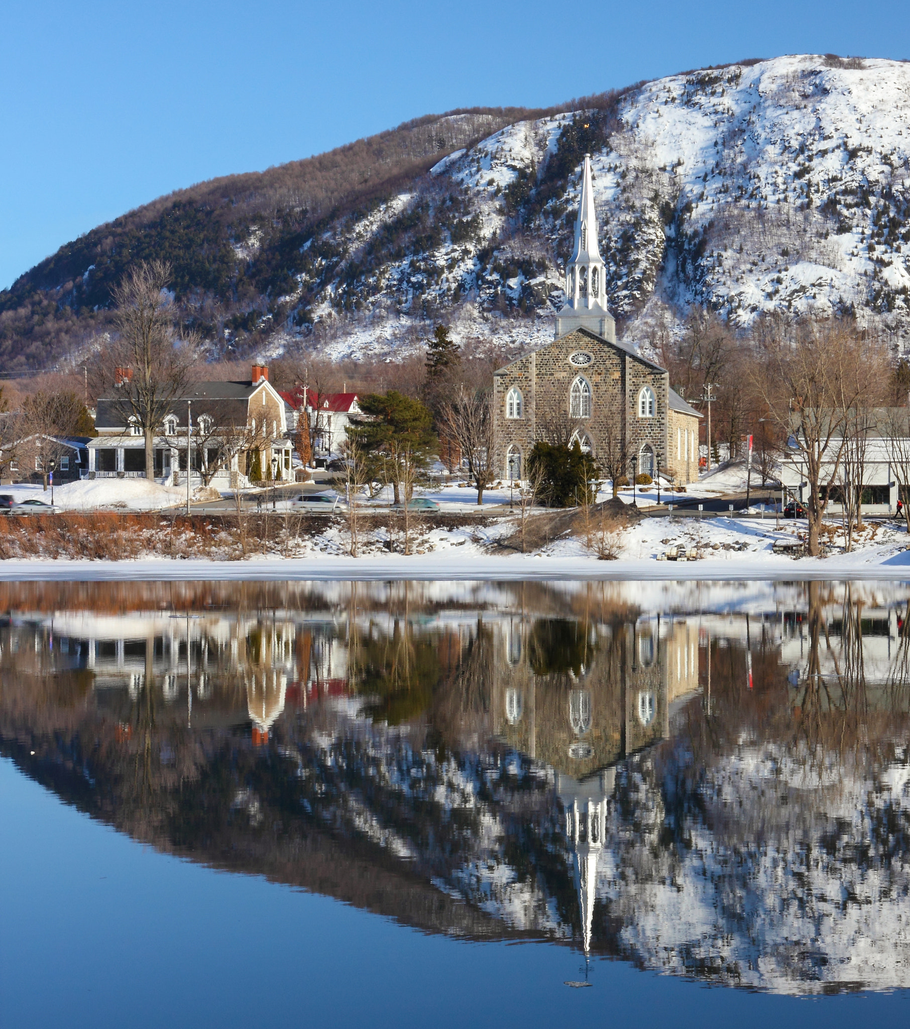 Canon EOS 550D (EOS Rebel T2i / EOS Kiss X4) sample photo. Winter reflection photography
