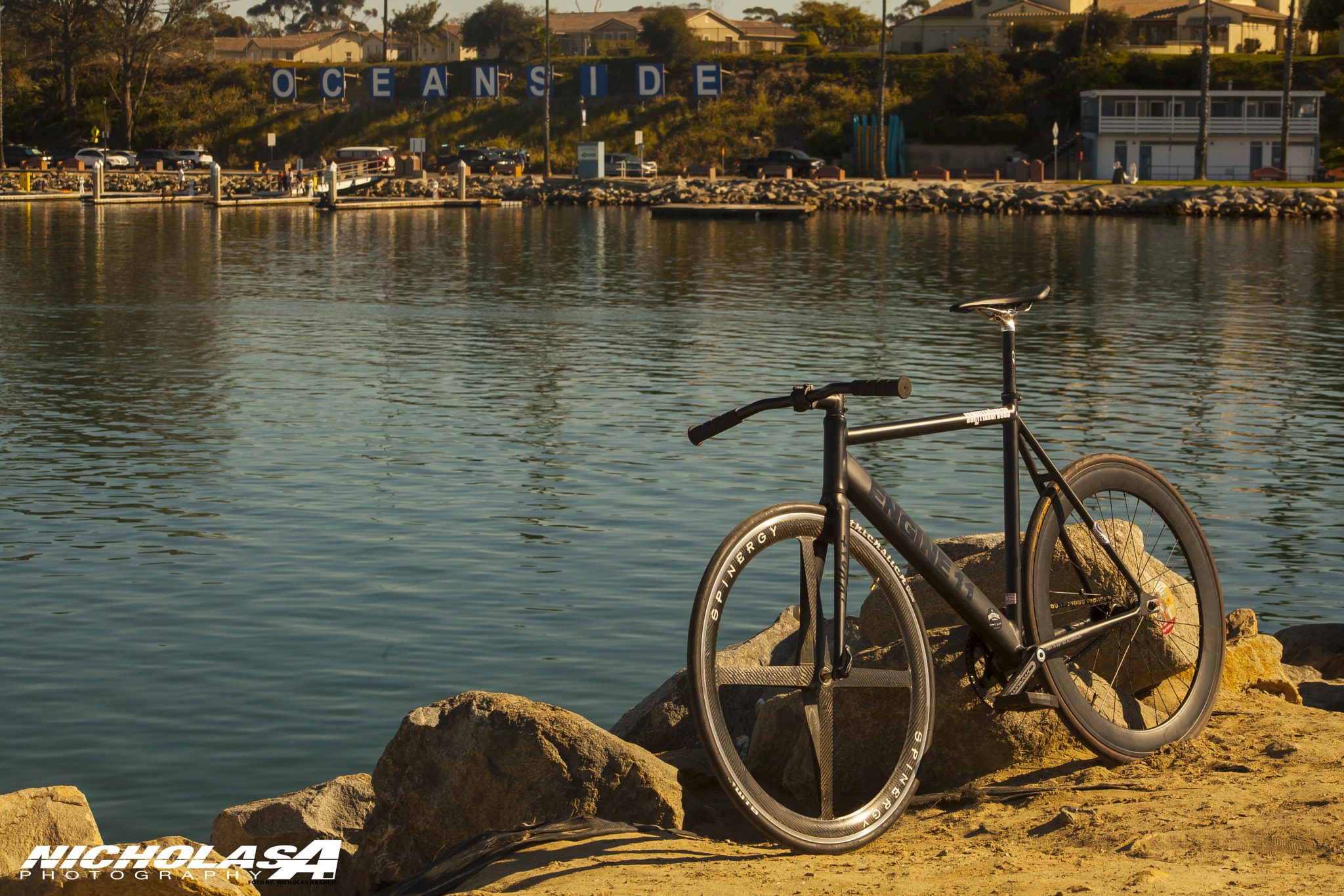 Canon EF 75-300mm f/4-5.6 USM sample photo. Fixed photography
