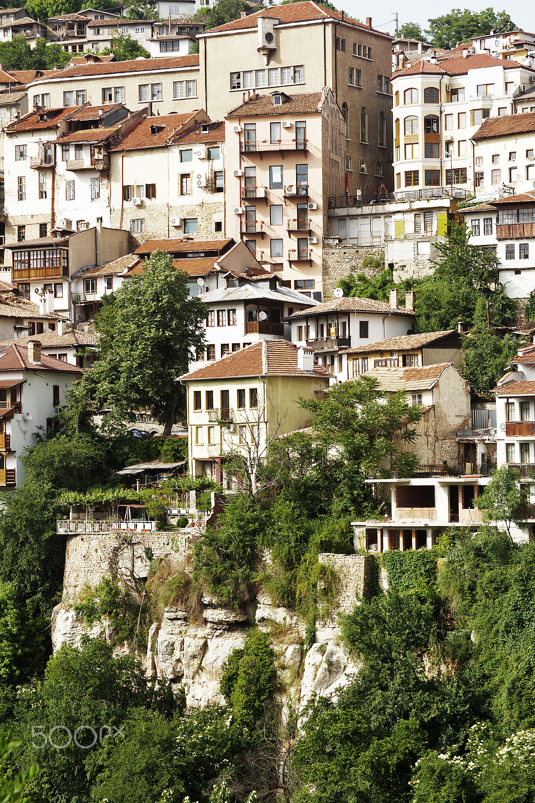 Canon EOS 550D (EOS Rebel T2i / EOS Kiss X4) + Canon EF 24-85mm F3.5-4.5 USM sample photo. Old town veliko tarnovo. bulgaria photography