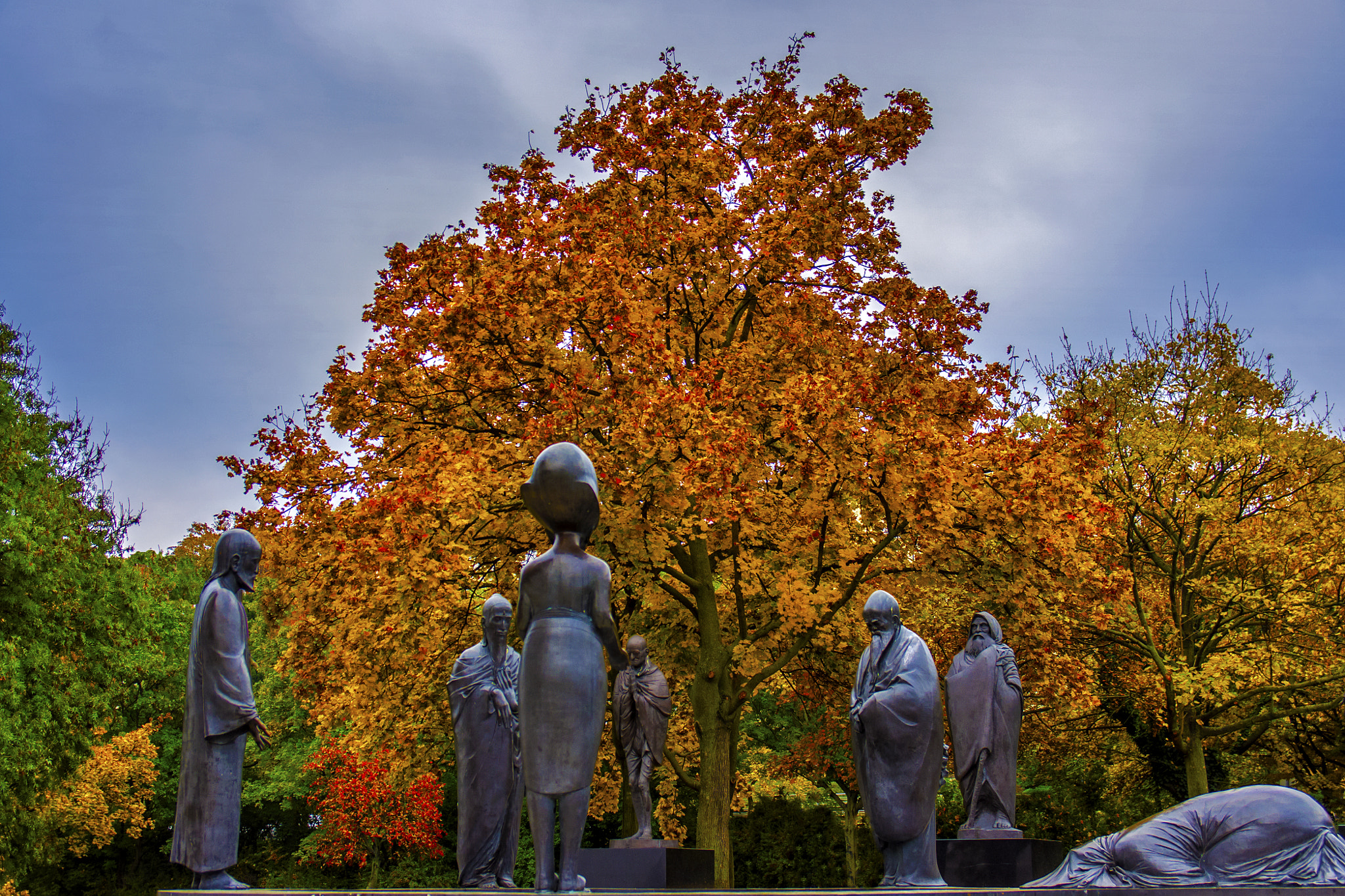 Pentax K-x + Pentax smc DA 17-70mm F4.0 AL (IF) SDM sample photo. Philosophical autumn photography