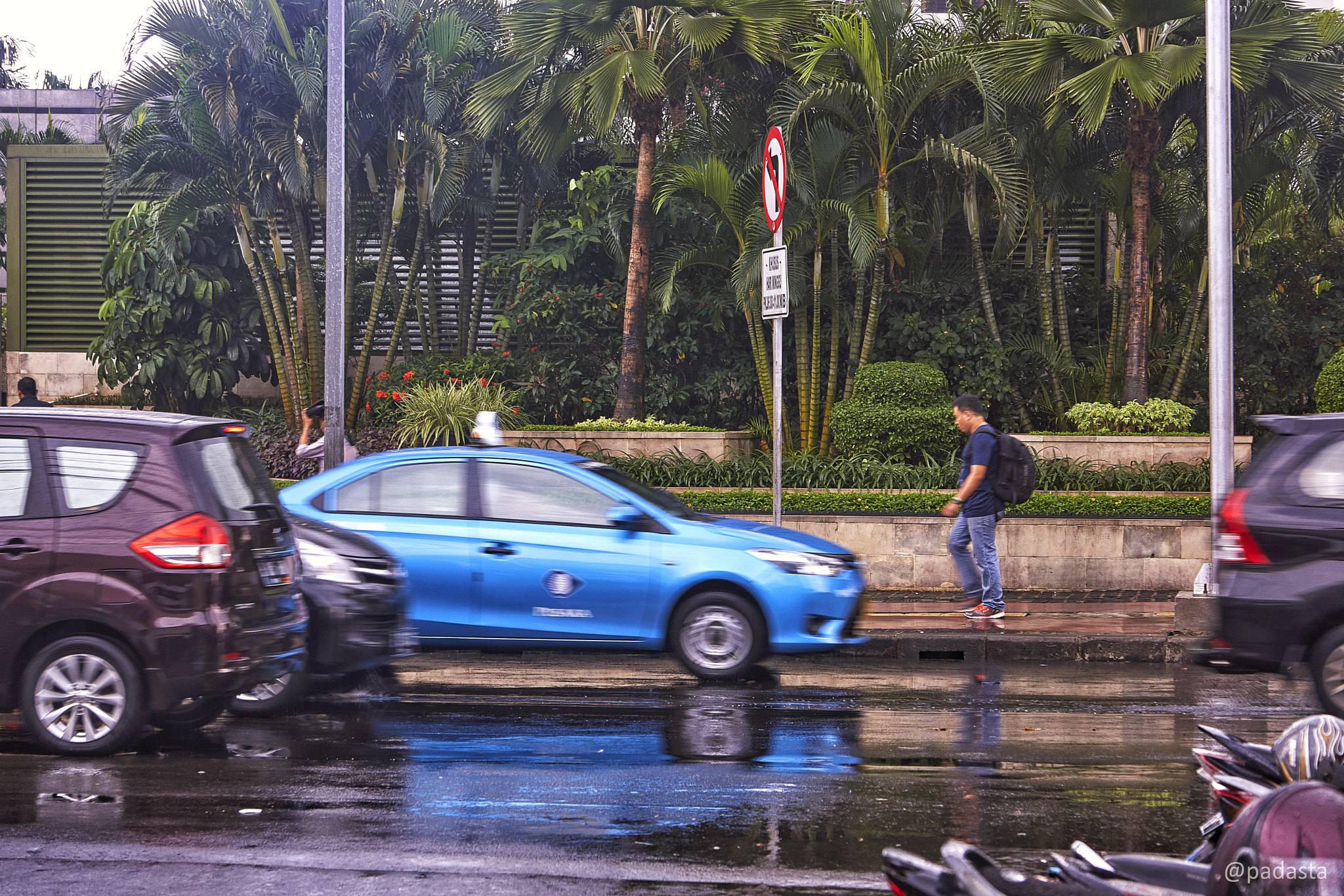 Sony Alpha NEX-7 + Sony E 55-210mm F4.5-6.3 OSS sample photo. Hello monday photography
