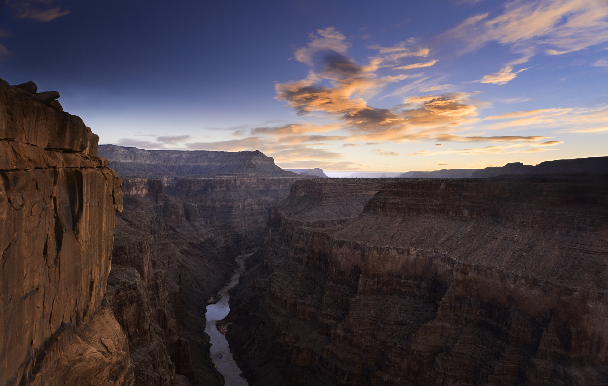 Nikon D810 + AF Zoom-Nikkor 24-120mm f/3.5-5.6D IF sample photo. Toroweap twilight photography