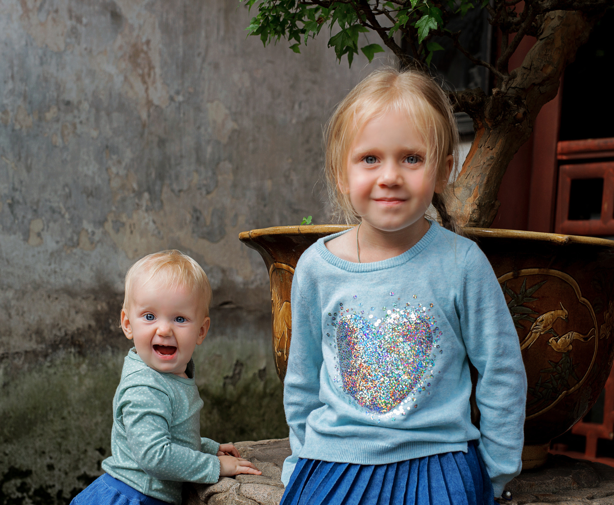 Nikon D4S + Sigma 50mm F1.4 DG HSM Art sample photo. Two sisters photography