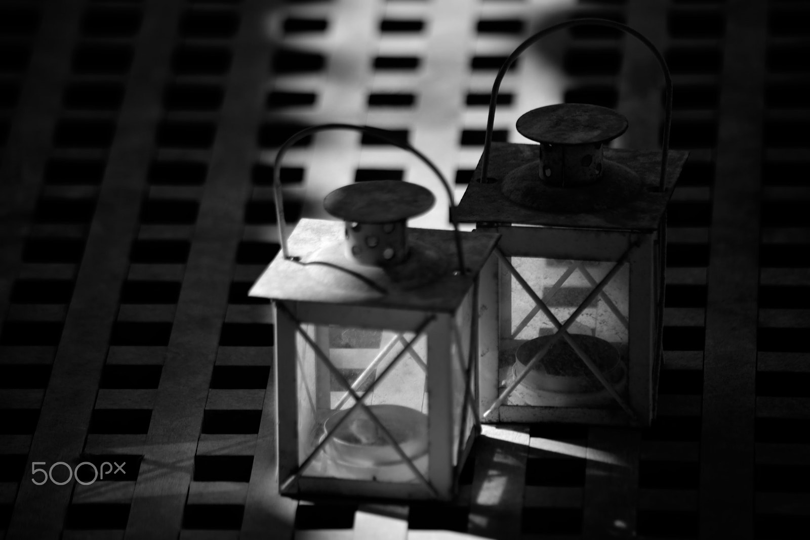 Sigma 70-300mm F4-5.6 APO Macro Super II sample photo. Lanterns in strong shadows photography