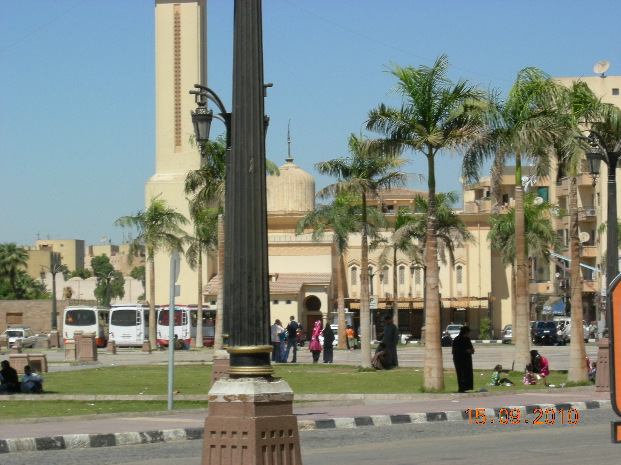 Nikon COOLPIX P2 sample photo. Luxor behind the temple photography