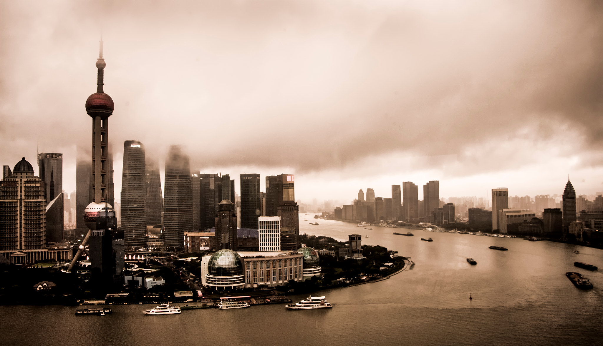 Canon EOS 700D (EOS Rebel T5i / EOS Kiss X7i) sample photo. Cloudy shanghai photography