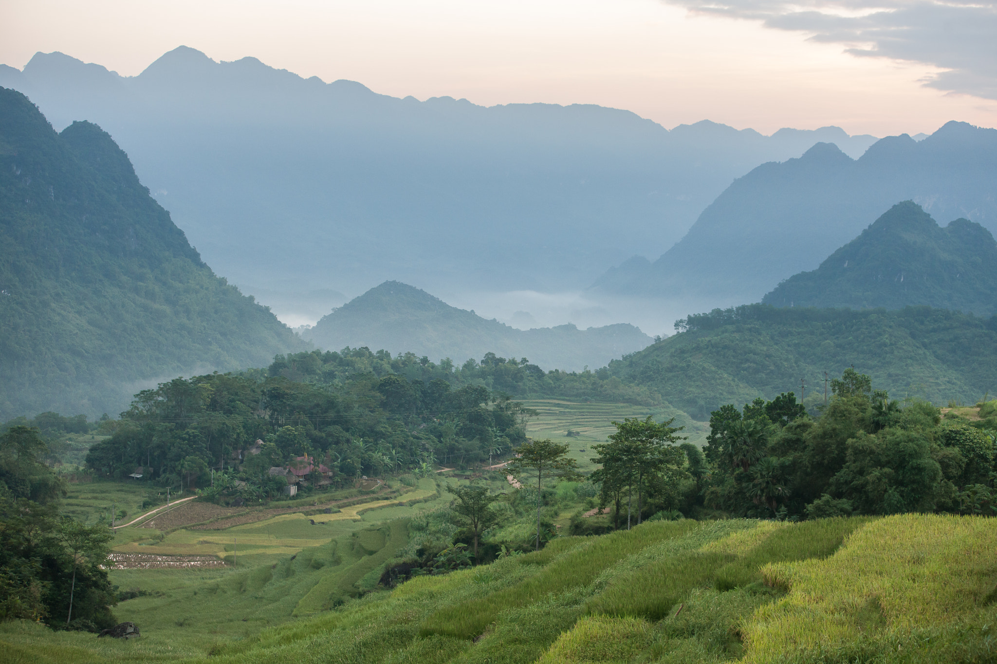 Canon EOS-1Ds Mark III sample photo. Sunrise on the mountain photography