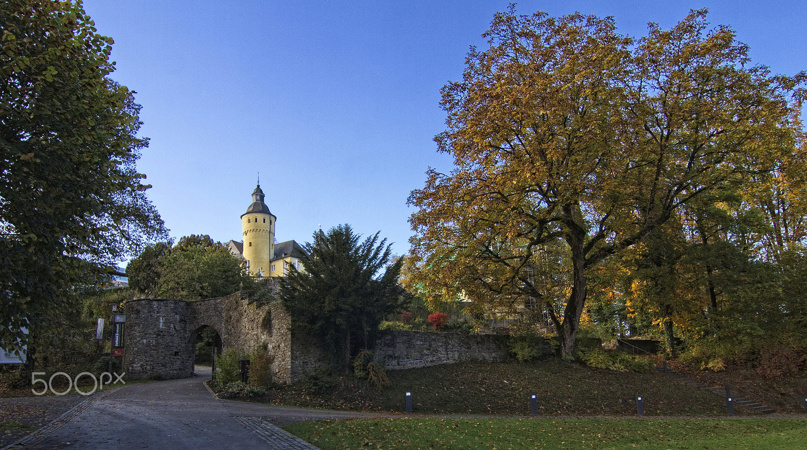 Canon EOS 7D + Tokina AT-X Pro 12-24mm F4 (IF) DX sample photo. Castle homburg photography