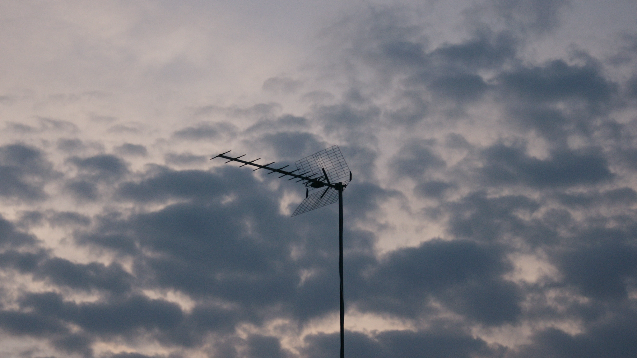 Sony Alpha DSLR-A700 sample photo. Alone in the sky photography