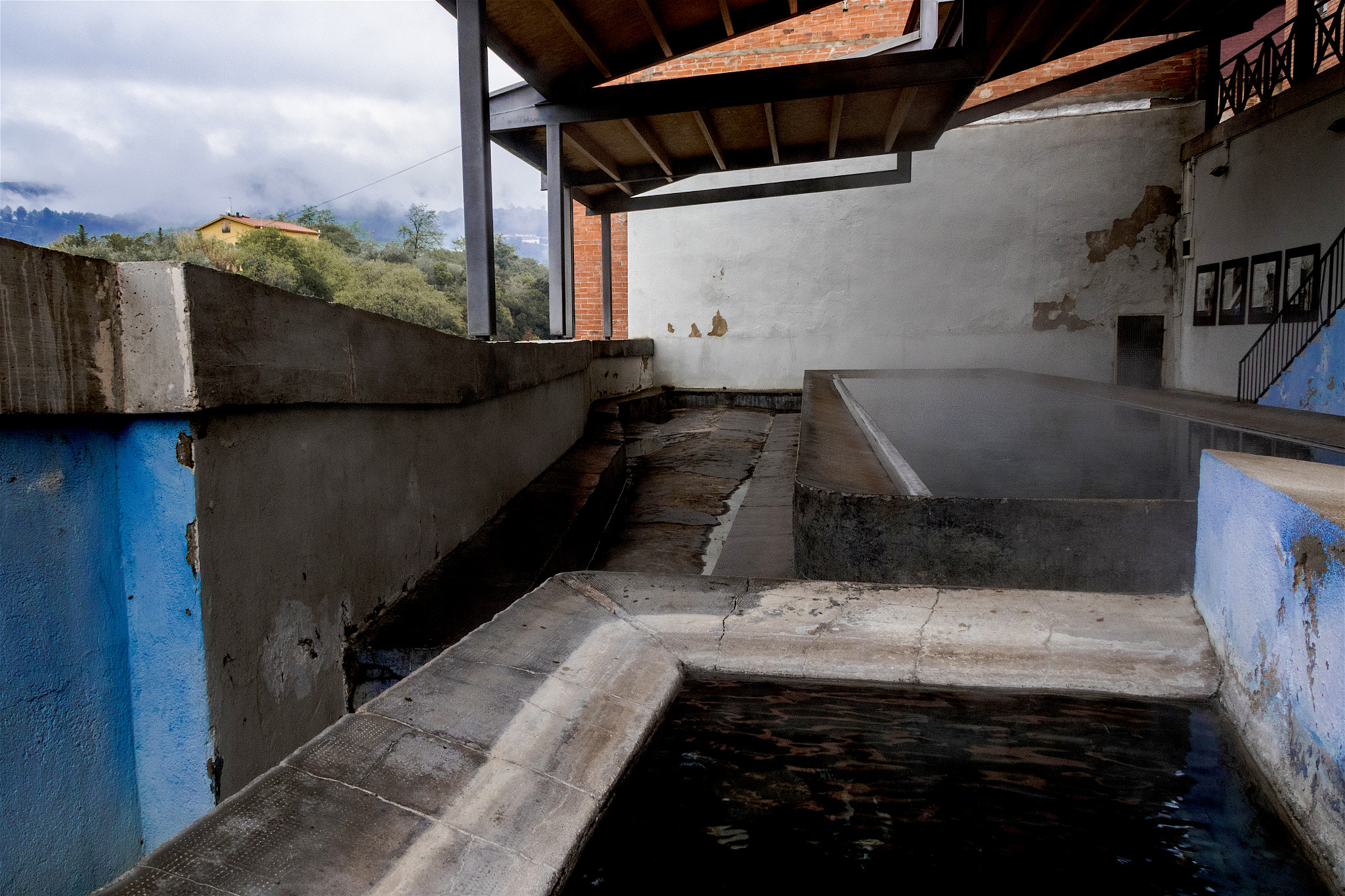 Canon EF 75-300mm F4.0-5.6 IS USM sample photo. Antic safareig d'aigües termals / old laundry of thermal waters photography