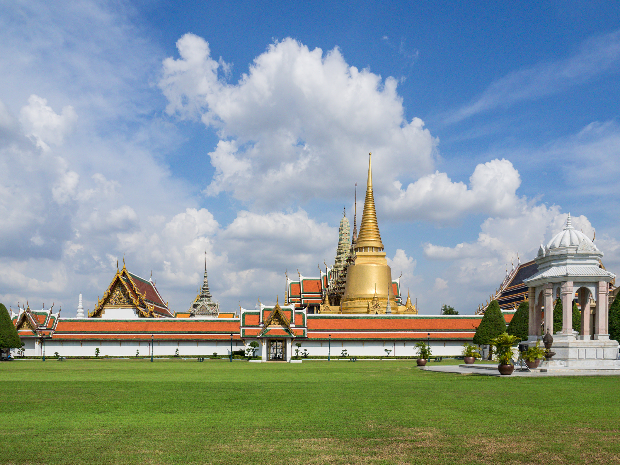 OLYMPUS M.14-150mm F4.0-5.6 II sample photo. Wat phra kaew - bangkok, thailand photography