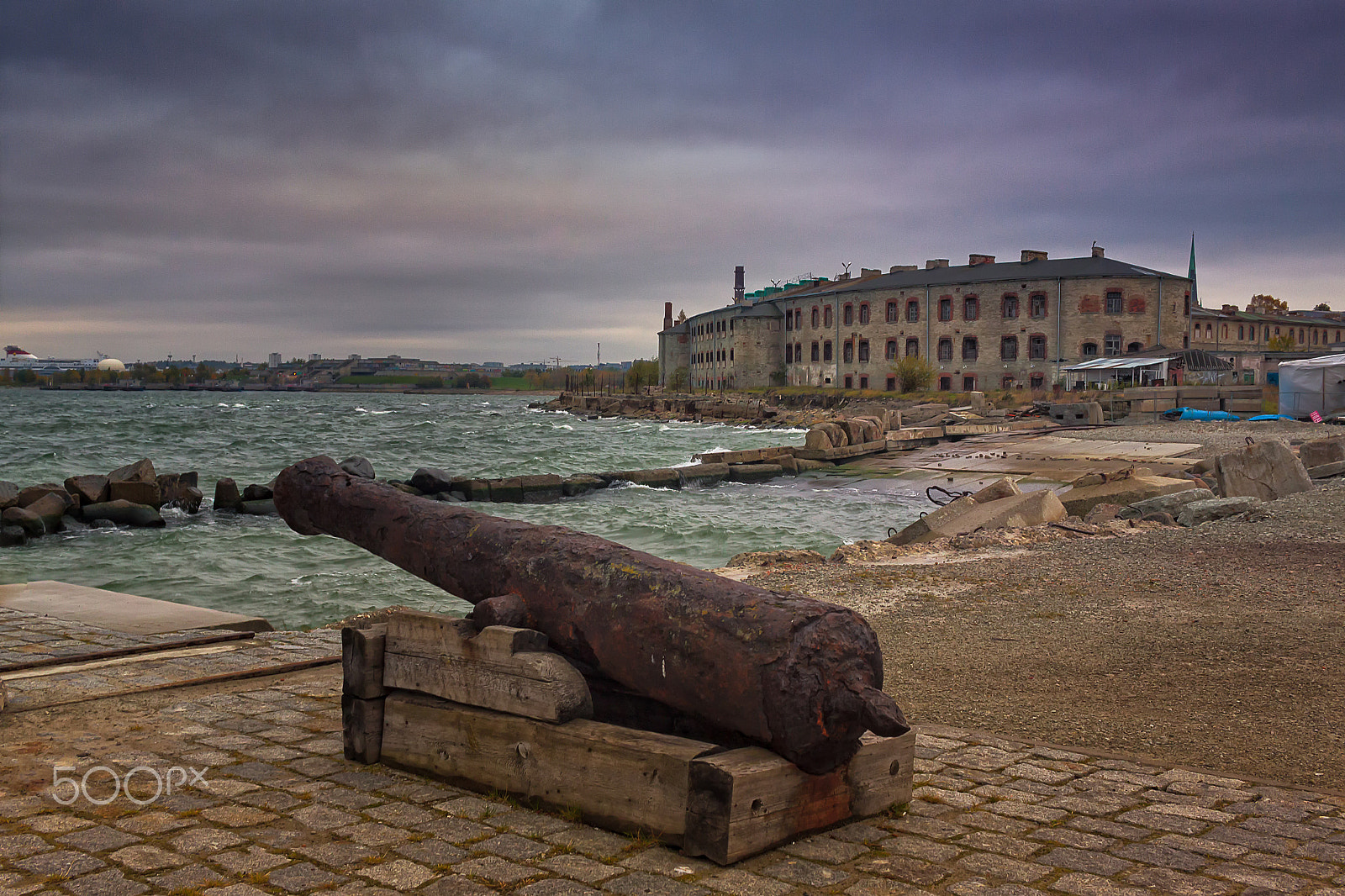 Canon EF-S 24mm F2.8 STM sample photo. Old cannon and the patarei prison photography