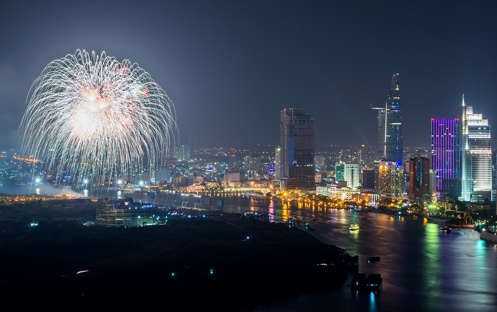 Sony SLT-A57 sample photo. Tet binh than () photography