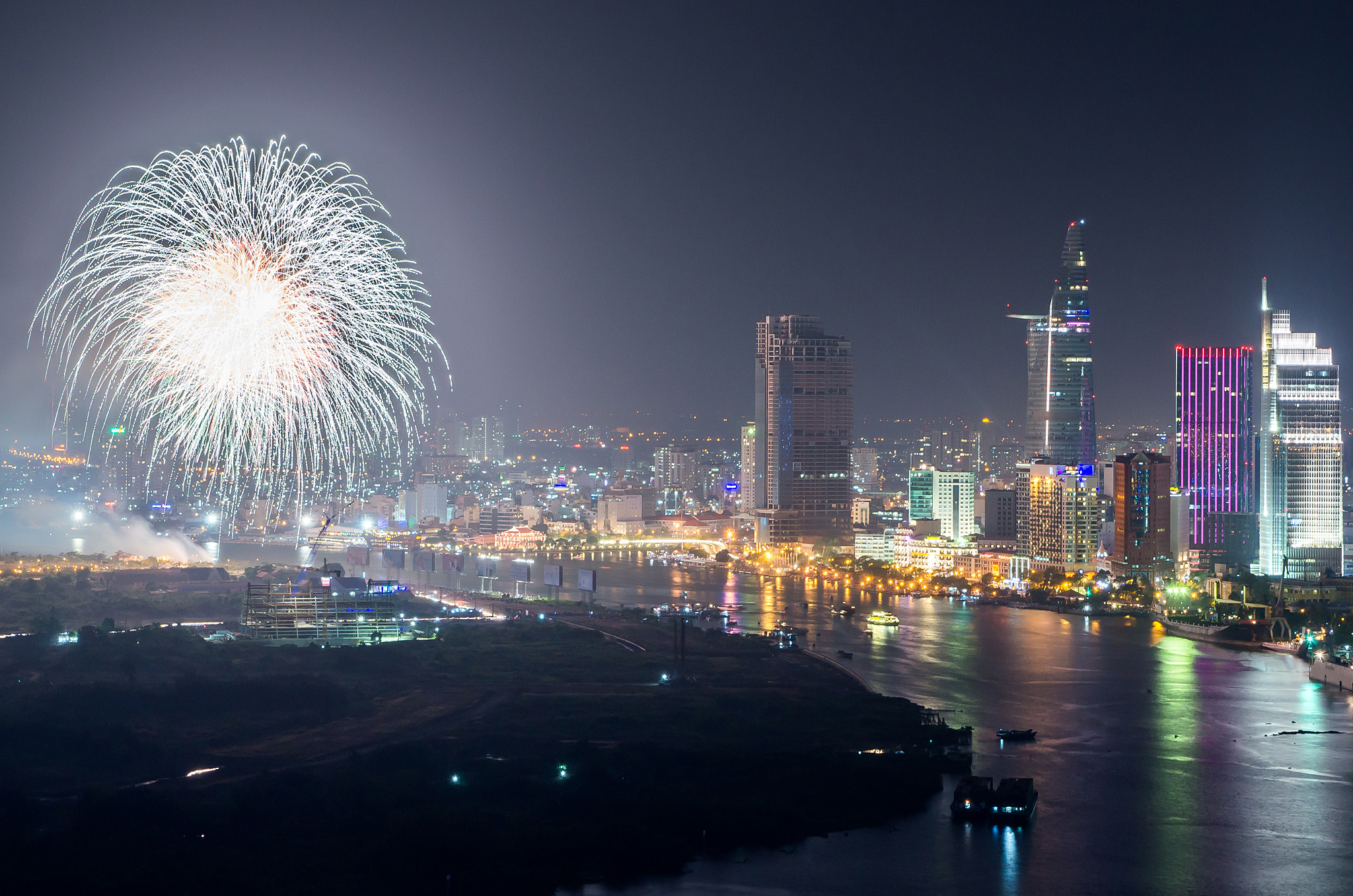 Sony SLT-A57 sample photo. Tet binh than () photography