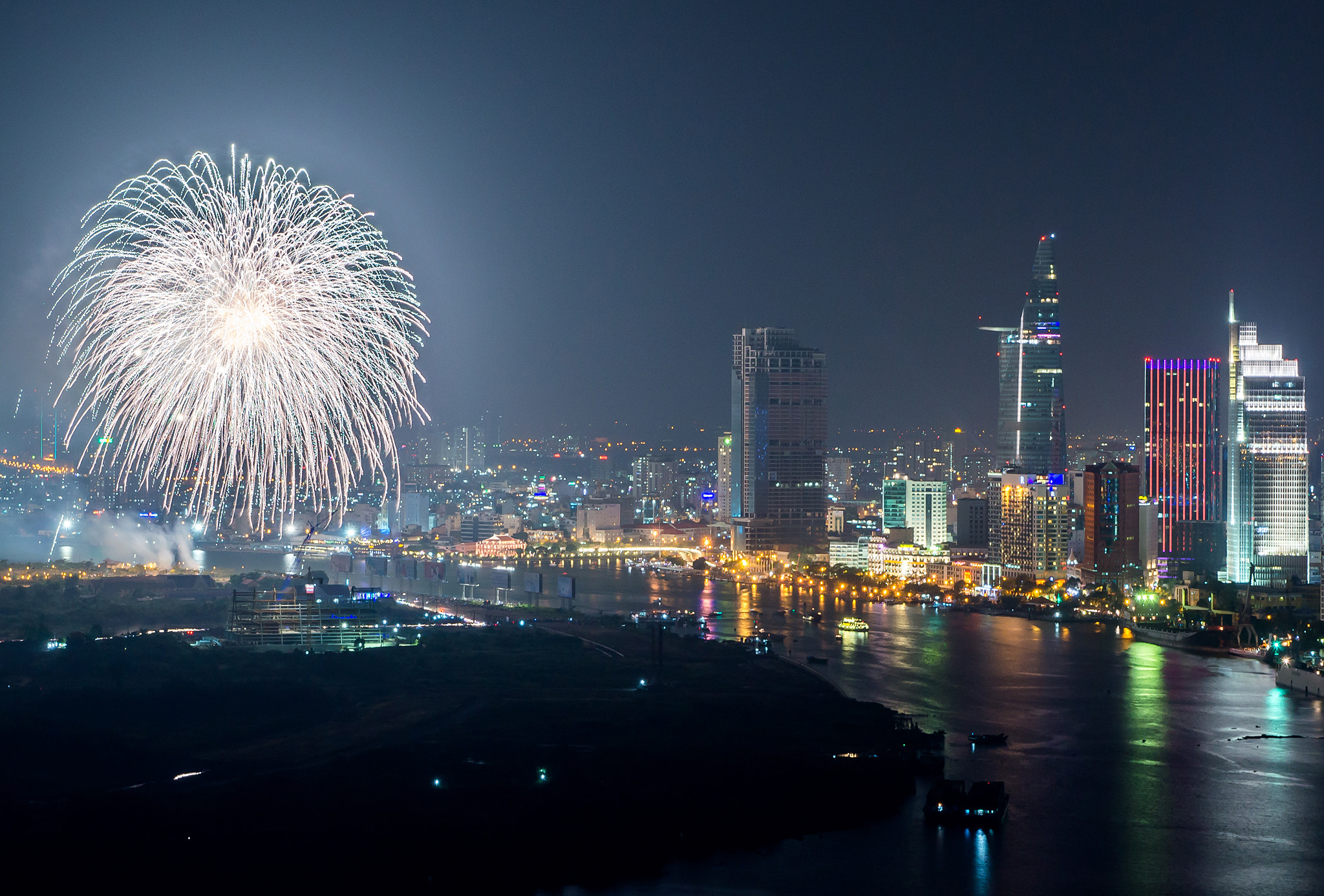 Sony SLT-A57 sample photo. Tet binh than () photography