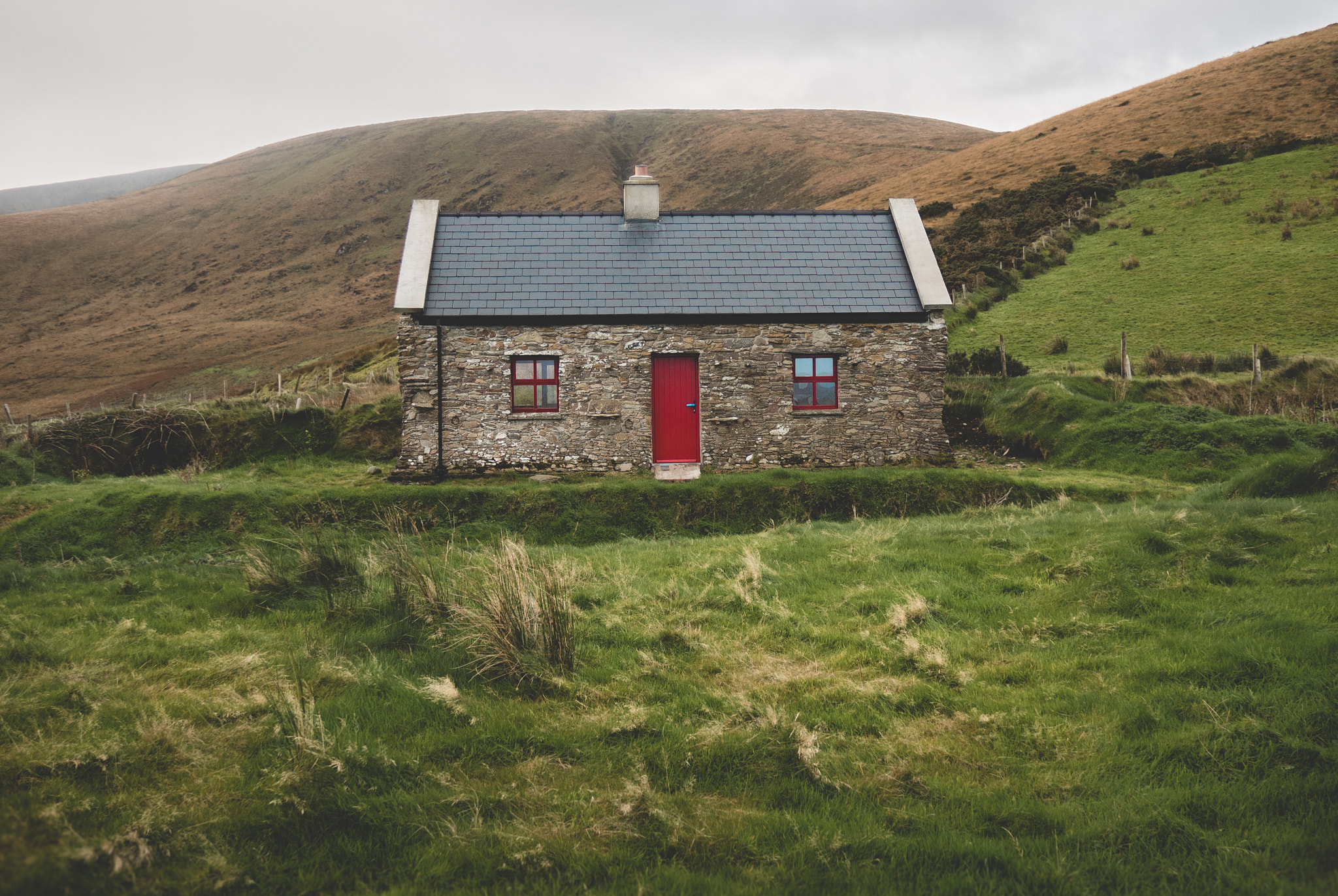 Olympus OM-D E-M5 II + Panasonic Lumix G 14mm F2.5 ASPH sample photo. Lost house in ireland photography