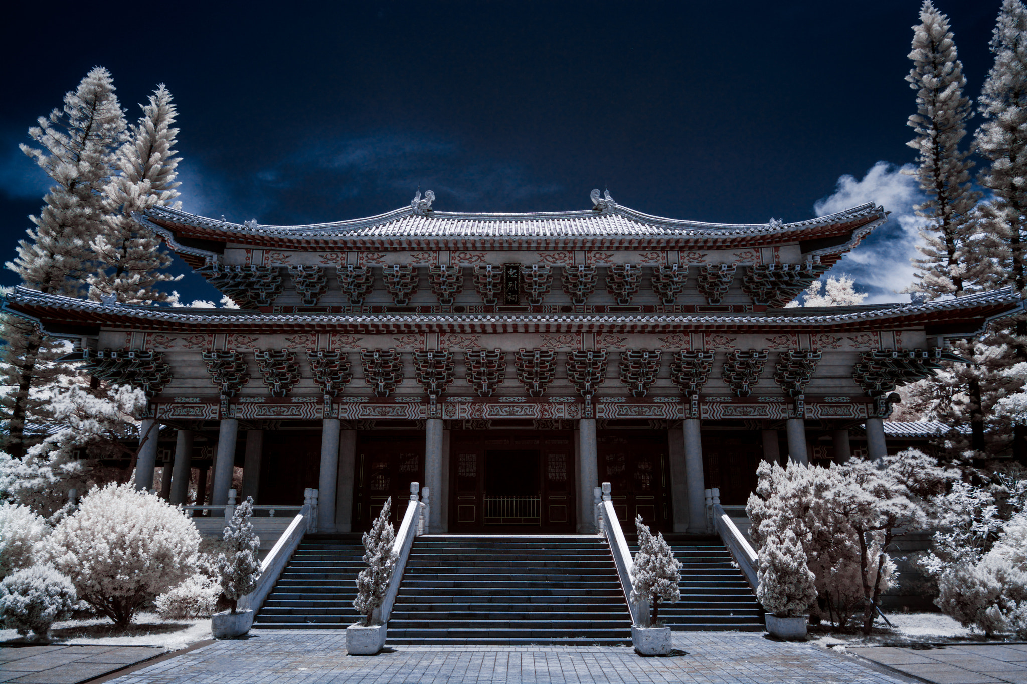 Nikon AF-S Nikkor 16-35mm F4G ED VR sample photo. Infrared ir720 photography