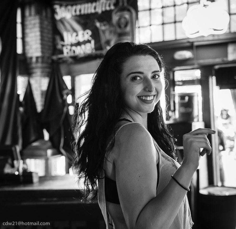 Canon EF 35mm F1.4L II USM sample photo. Hanging out at coyote ugly in austin tx photography