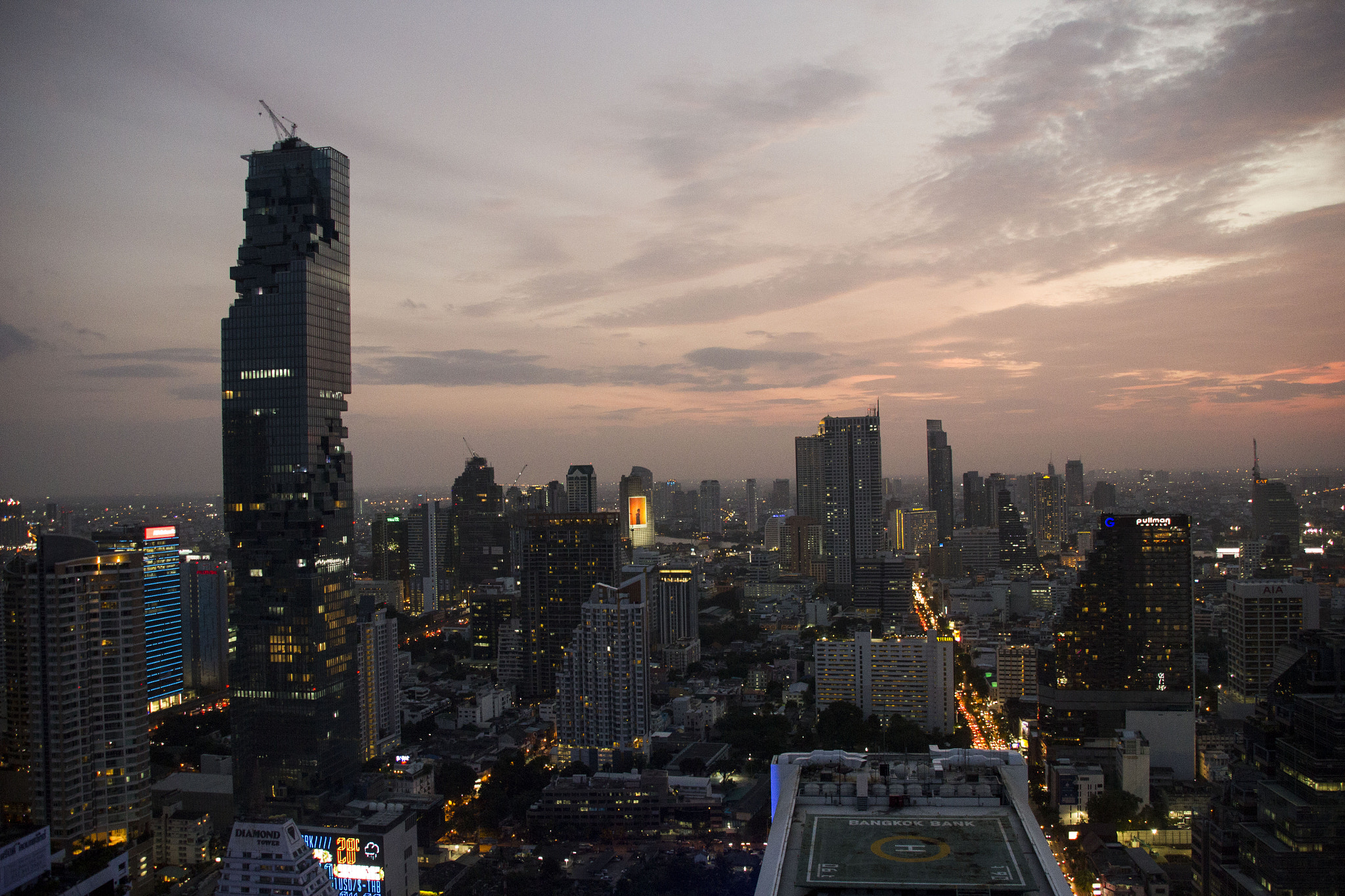 Canon EOS 550D (EOS Rebel T2i / EOS Kiss X4) + Canon TS-E 90mm F2.8 Tilt-Shift sample photo. Bangkok photography
