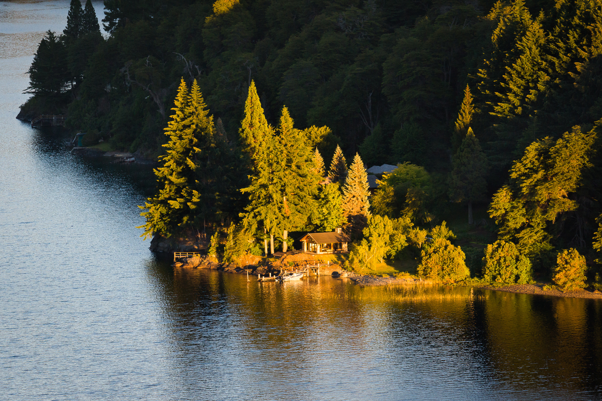 Sony SLT-A77 + Minolta/Sony AF 70-200mm F2.8 G sample photo. House on the lake photography
