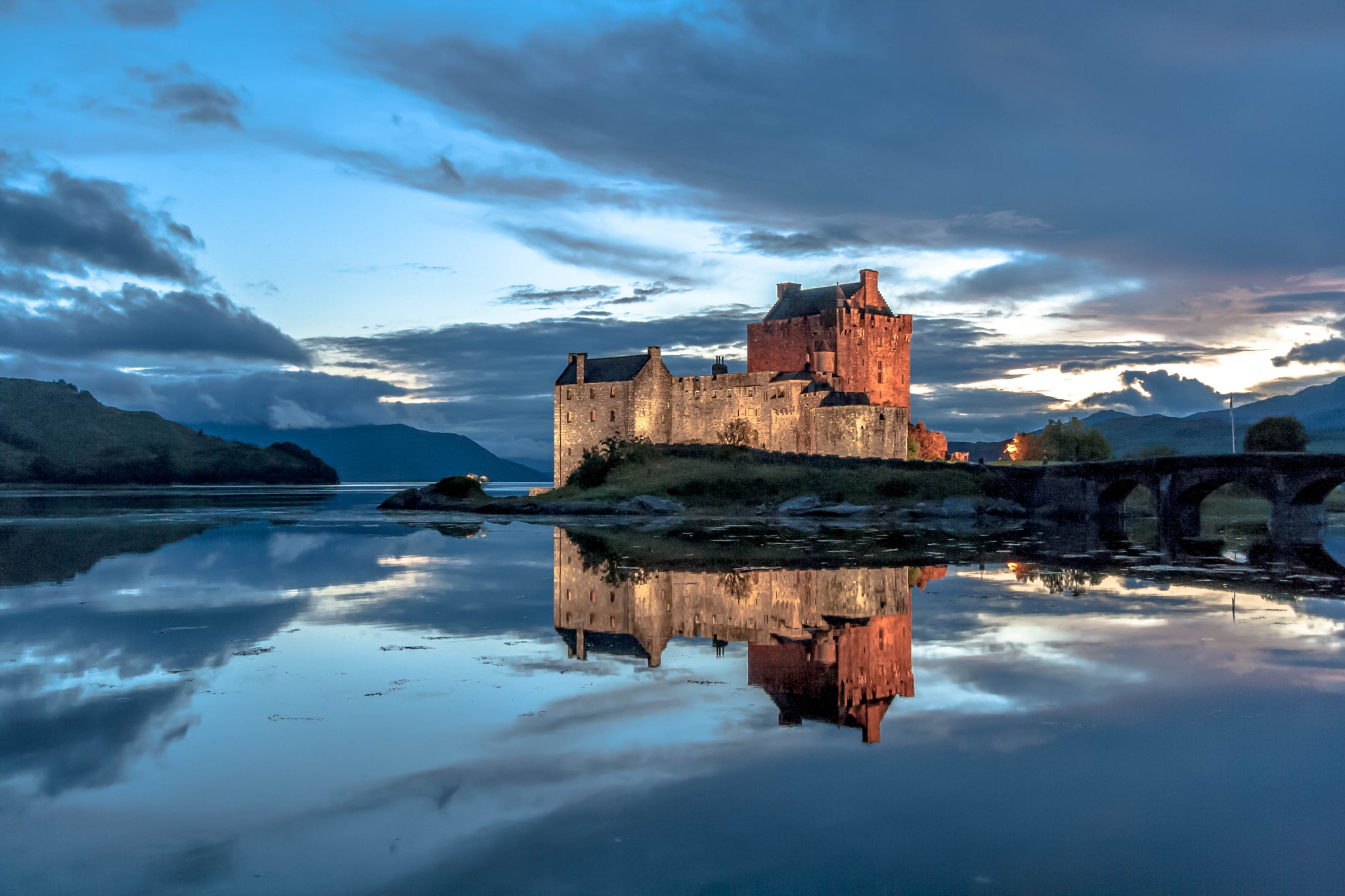 Canon EF-S 10-22mm F3.5-4.5 USM sample photo. Eilean donan v photography