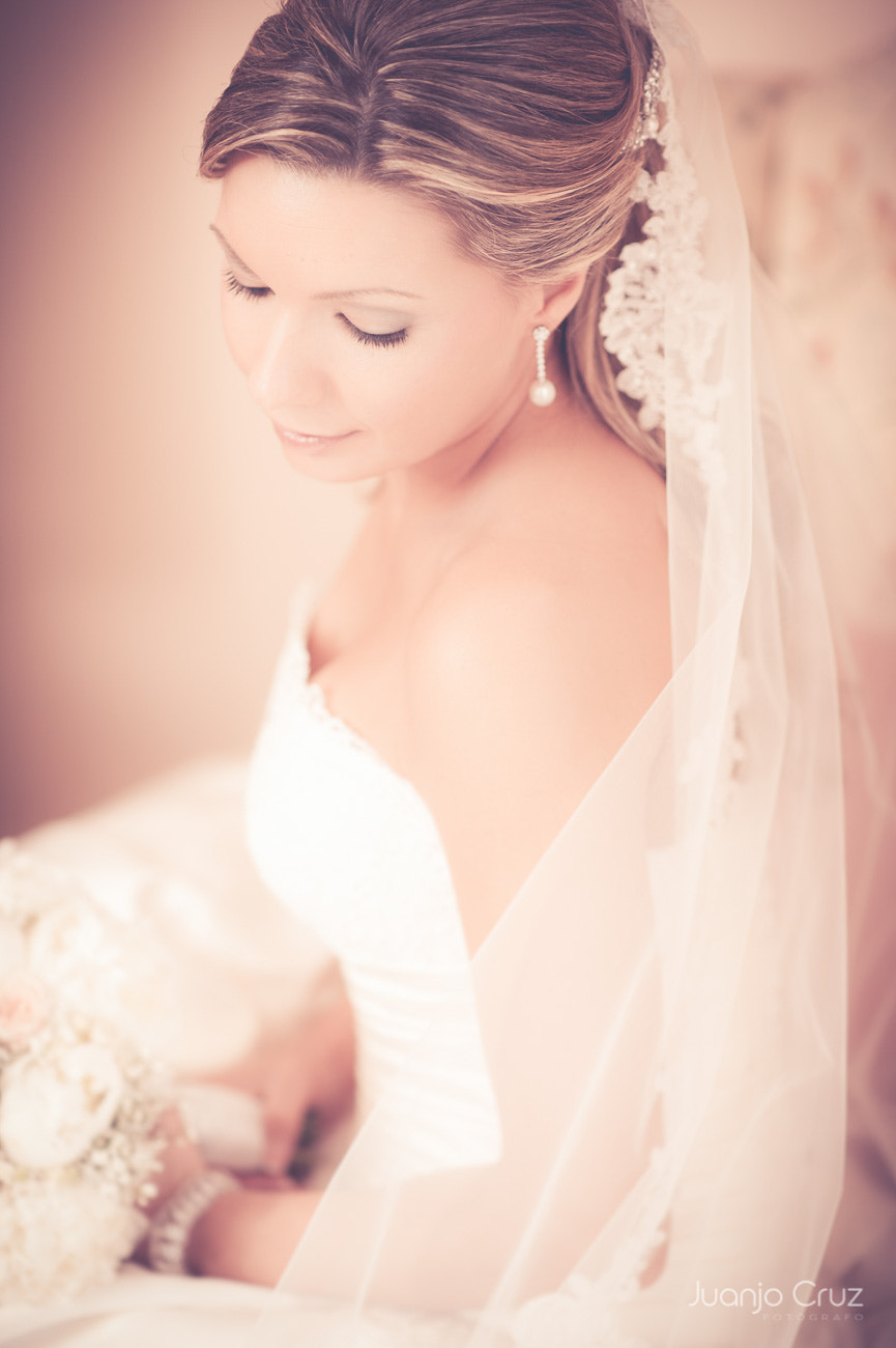 Nikon D3S + Nikon AF-S Nikkor 85mm F1.8G sample photo. Beautiful bride! photography