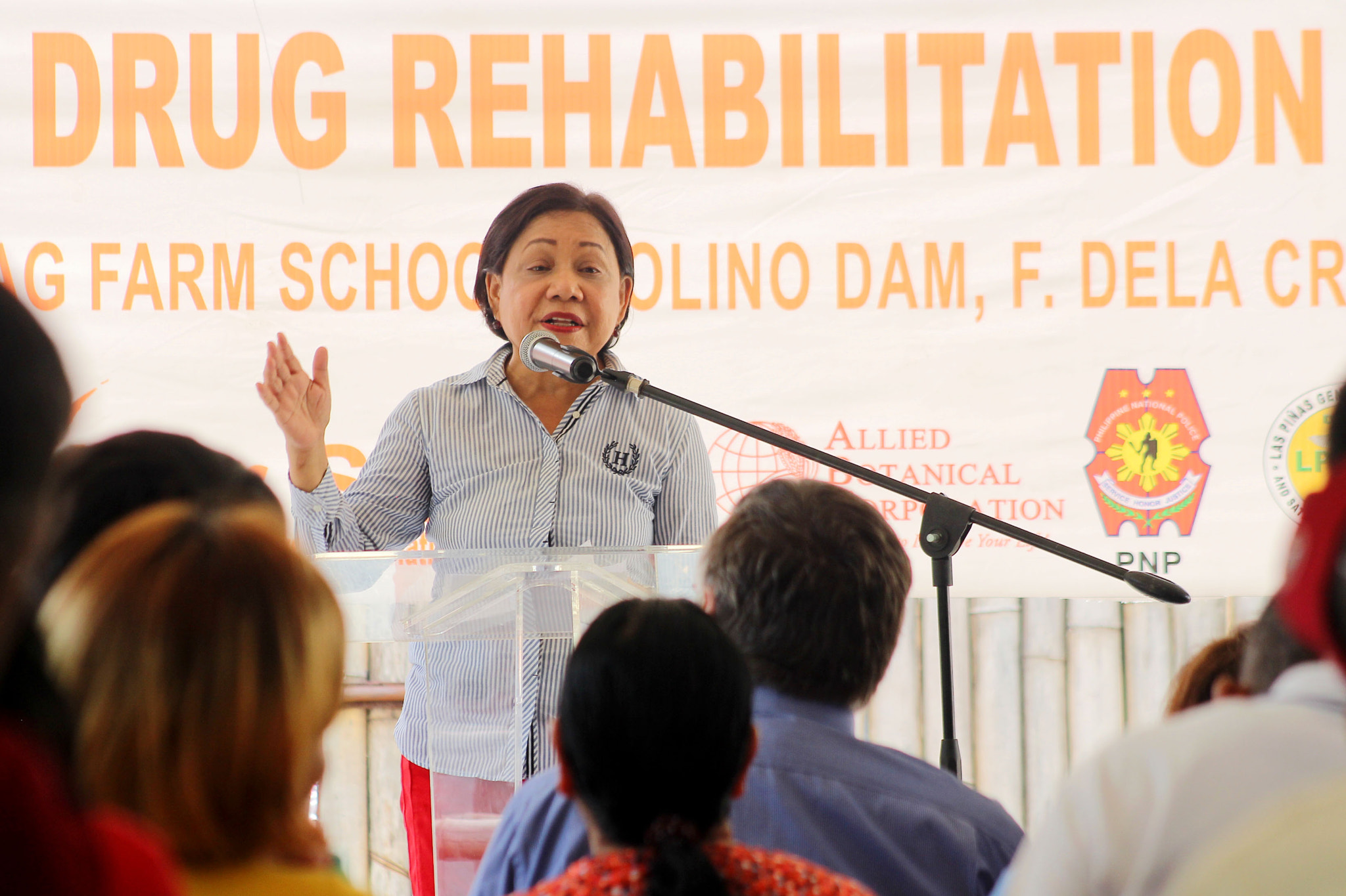 Canon EF 75-300mm f/4-5.6 USM sample photo. Bilang bahagi ng inilunsad na drug rehabilitation program .kasama ng senadora si thailand... photography