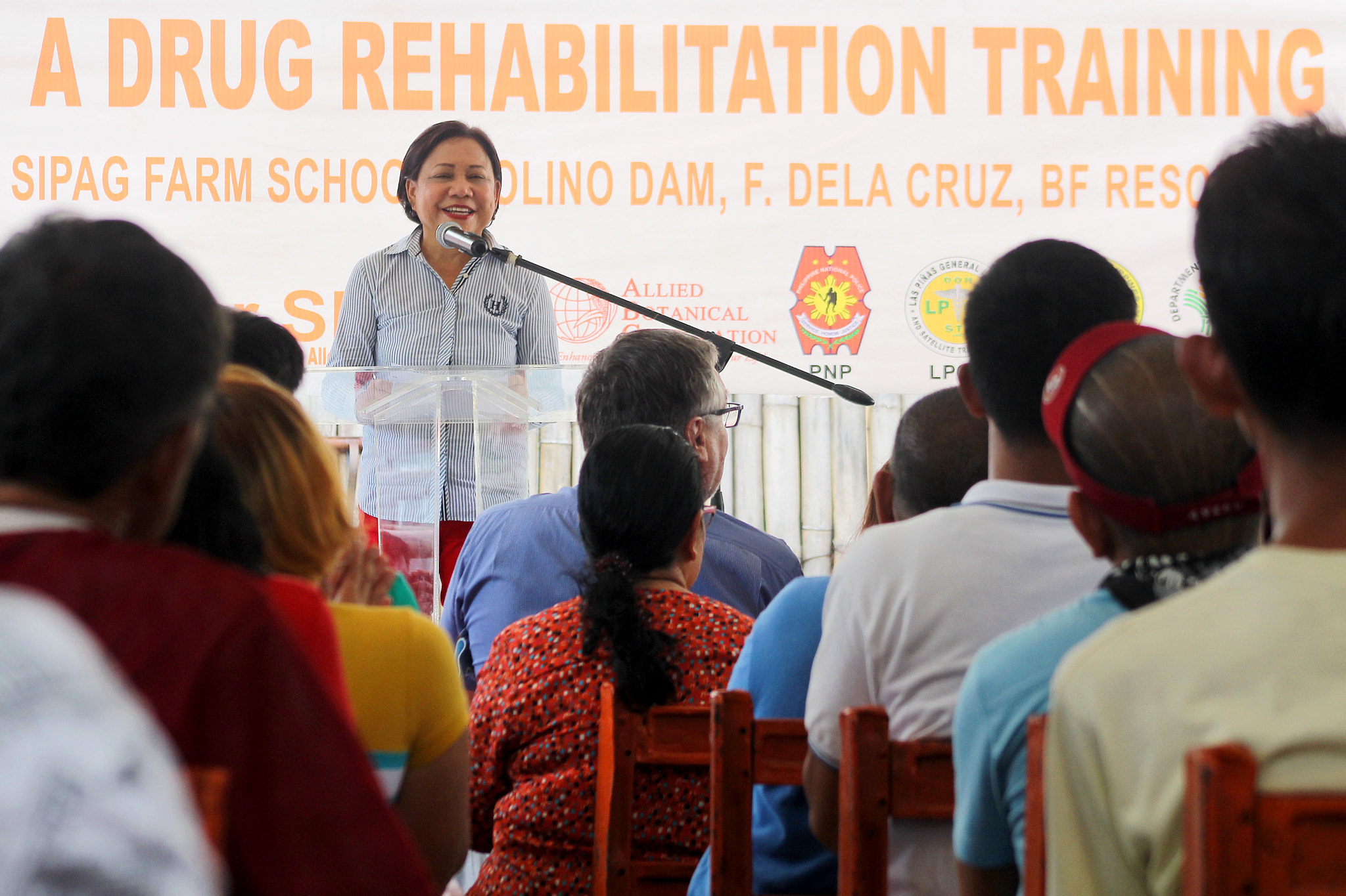 Canon EF 75-300mm f/4-5.6 USM sample photo. Bilang bahagi ng inilunsad na drug rehabilitation program .kasama ng senadora si thailand... photography