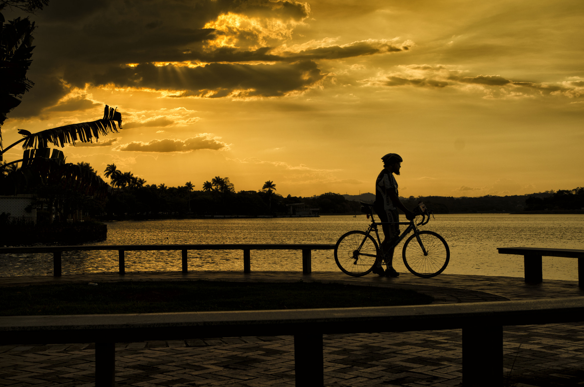 Pentax K-5 IIs sample photo. Ciclista ao pôr-do-sol photography