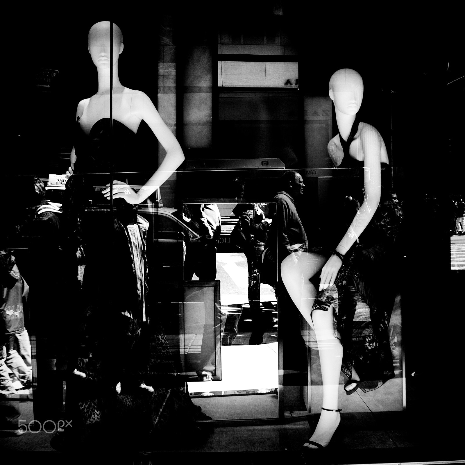 Sony E 18-200mm F3.5-6.3 OSS sample photo. Window shopping photography