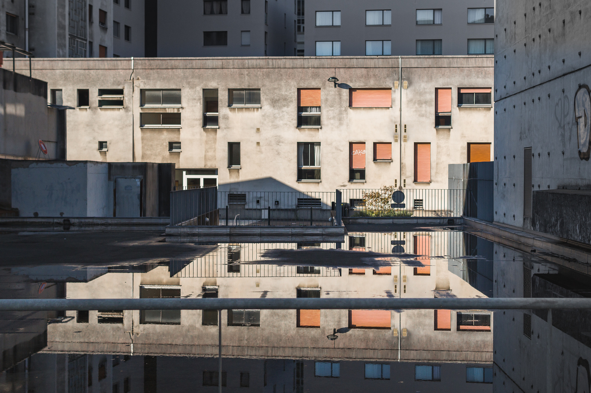 Sigma 30mm F1.4 DC DN | C sample photo. Reflection photography