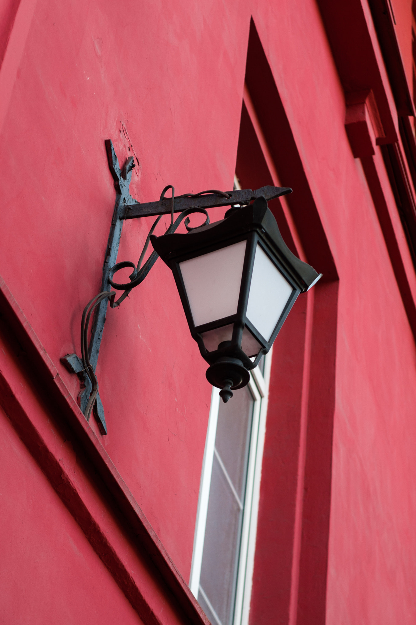 Canon EOS 30D + Canon EF 50mm f/1.8 sample photo. Lantern on the wall photography