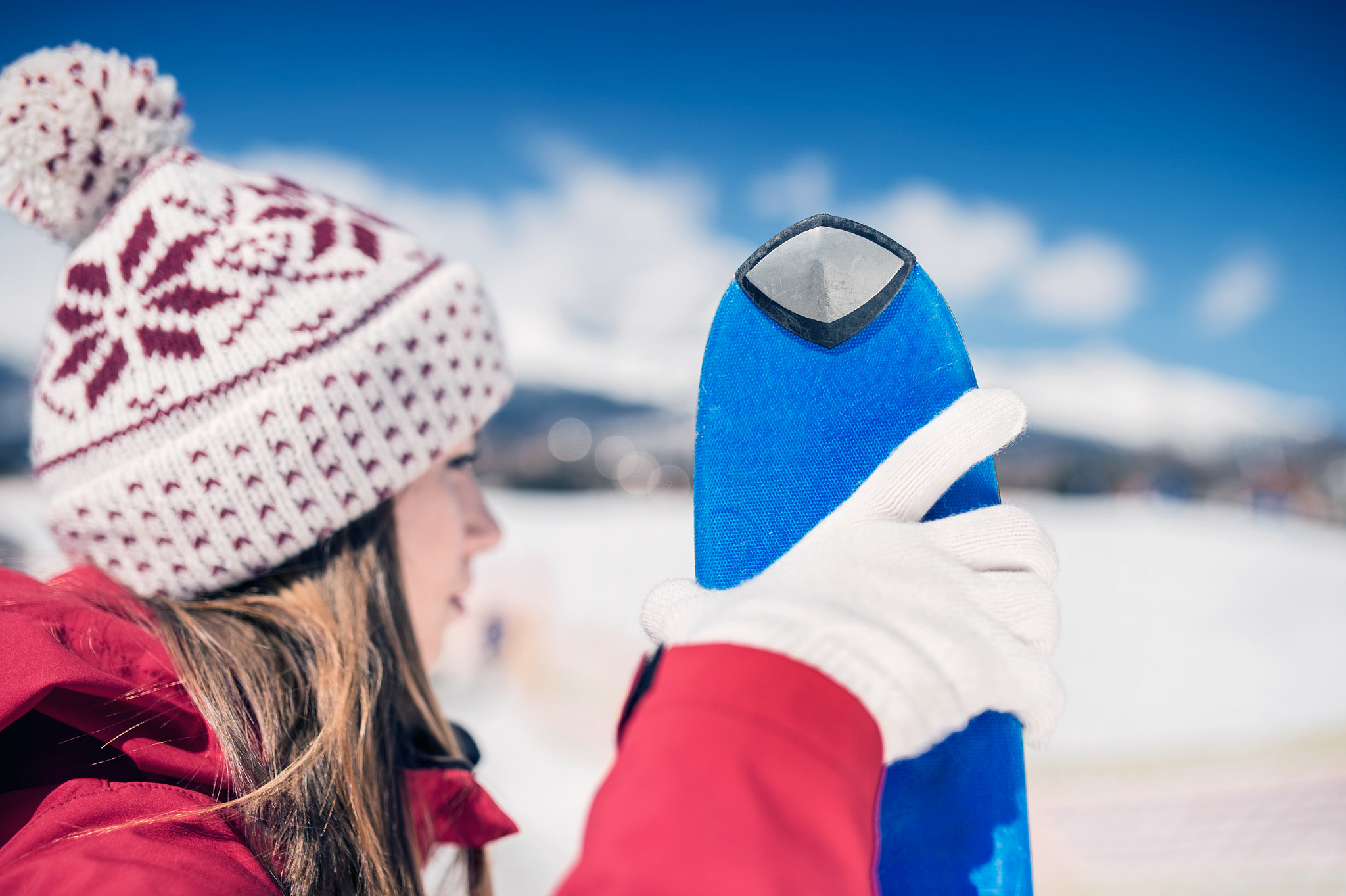 Nikon D4S + Sigma 35mm F1.4 DG HSM Art sample photo. Young woman skiing photography