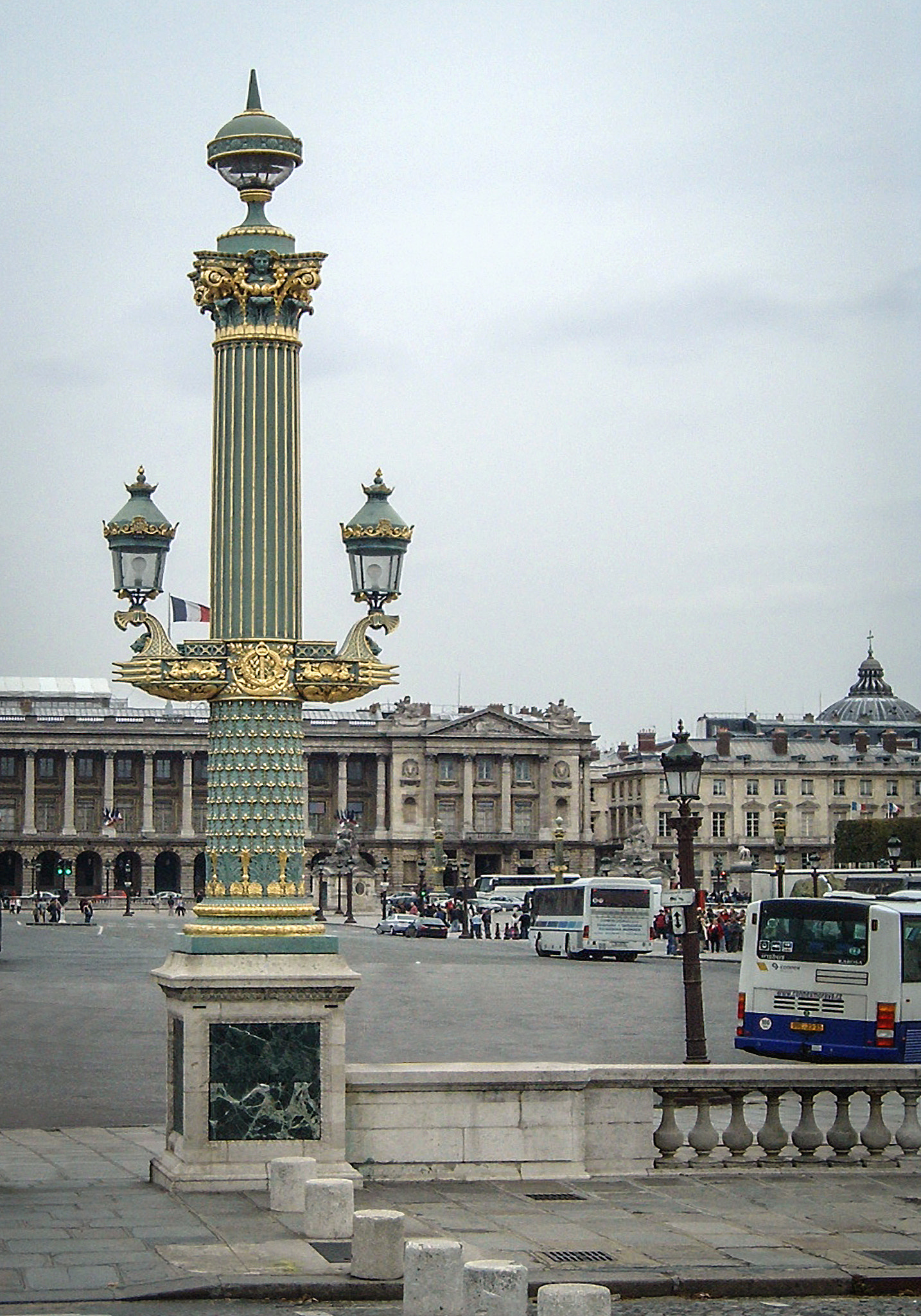 Fujifilm FinePix A210 sample photo. Parisian lamppost photography