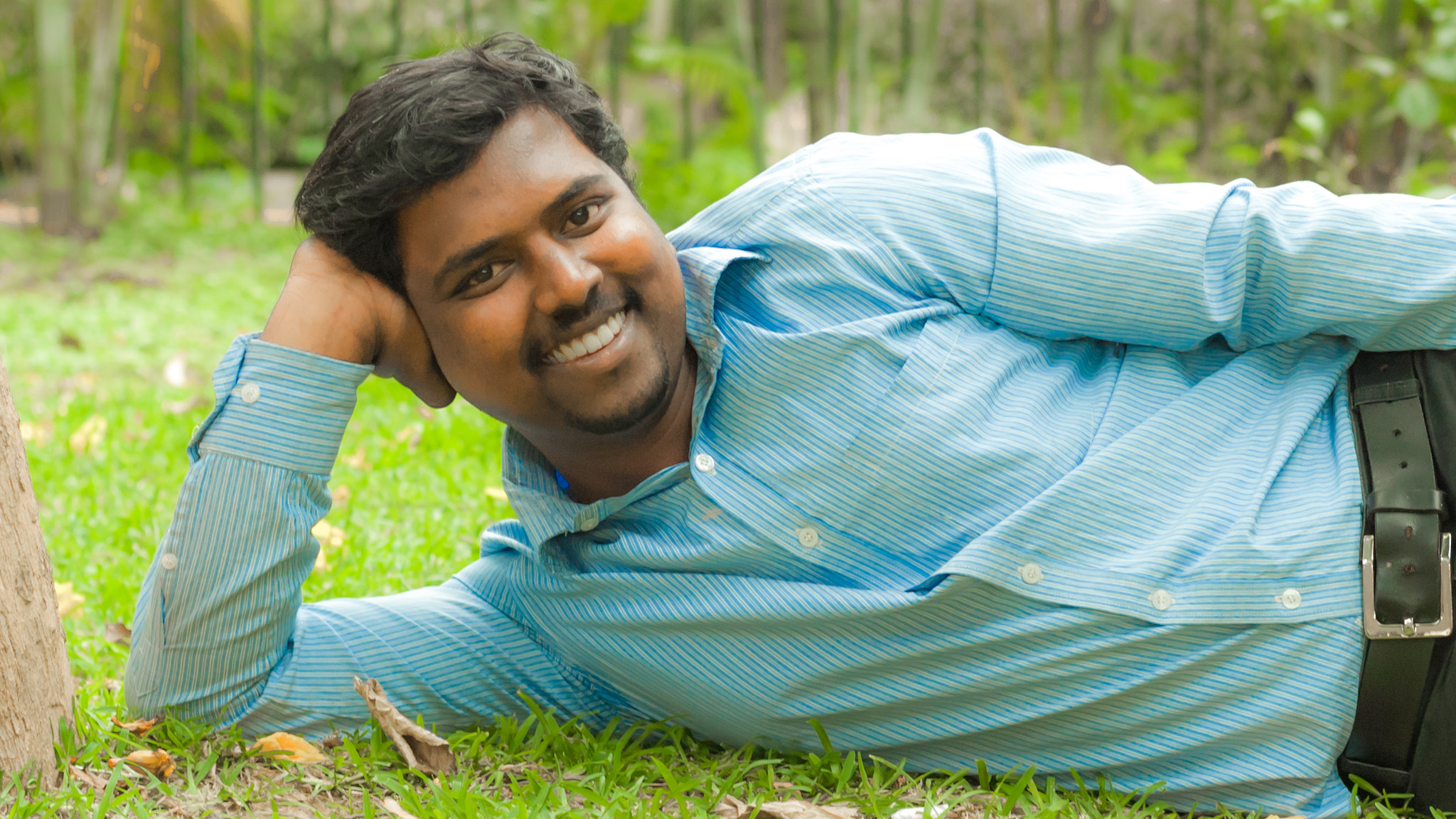 Nikon D200 + Nikon AF-S Nikkor 50mm F1.8G sample photo. Manohar on grass, photography