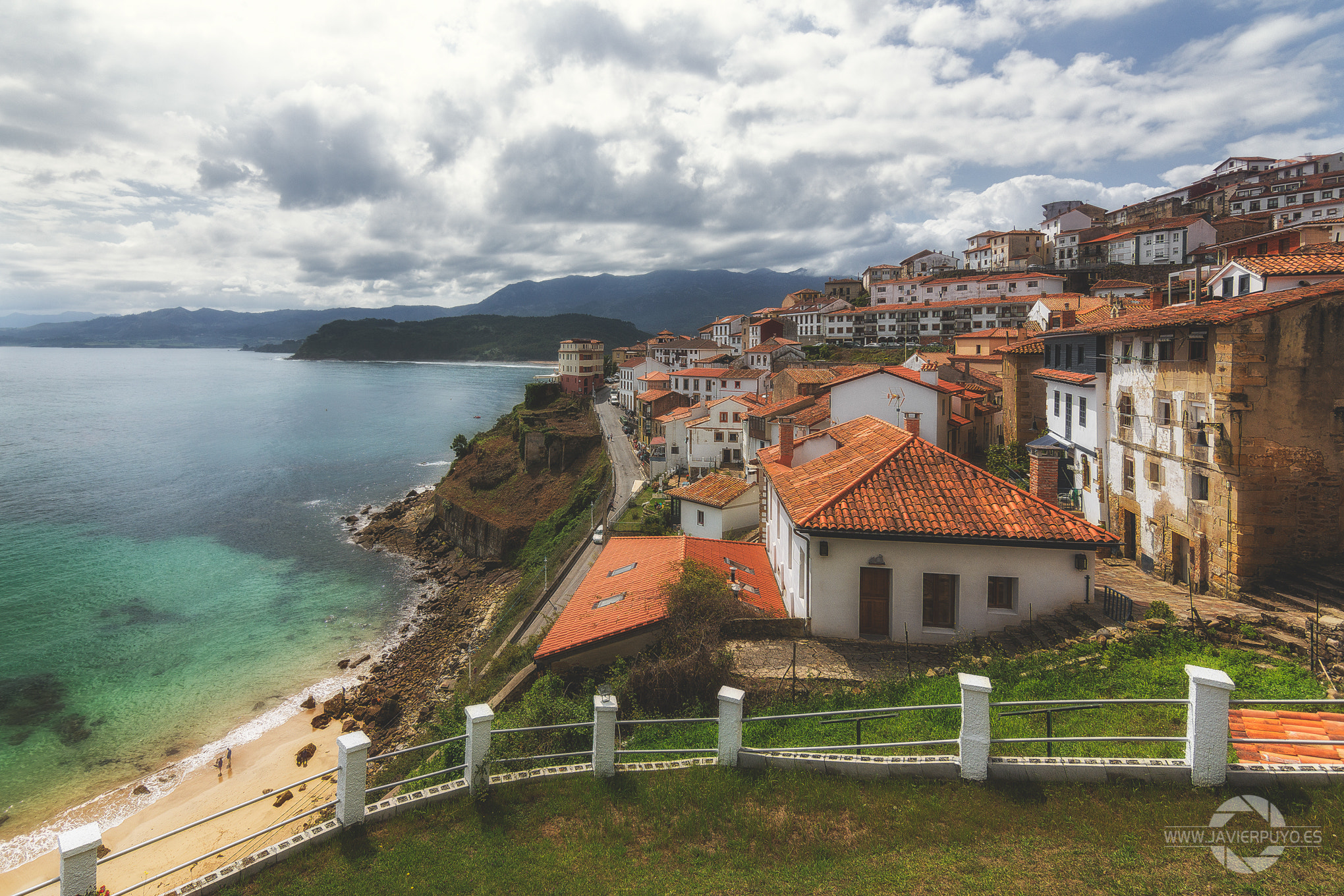 20mm F2.8 sample photo. Lastres photography