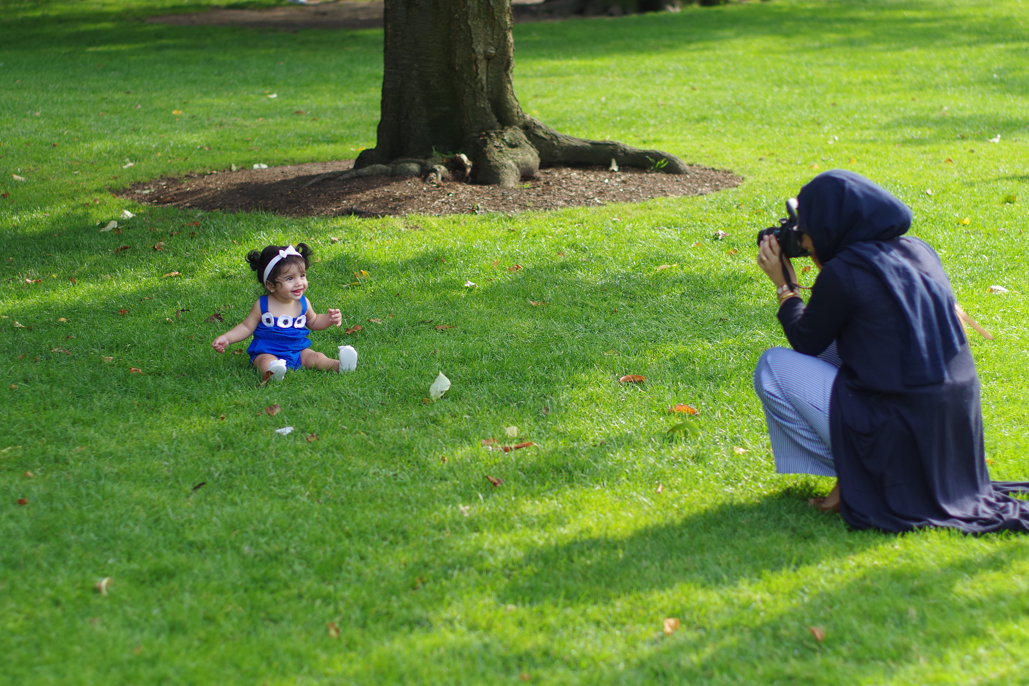 Pentax K-S2 + Pentax smc FA 50mm F1.4 sample photo. Girl and mom photography