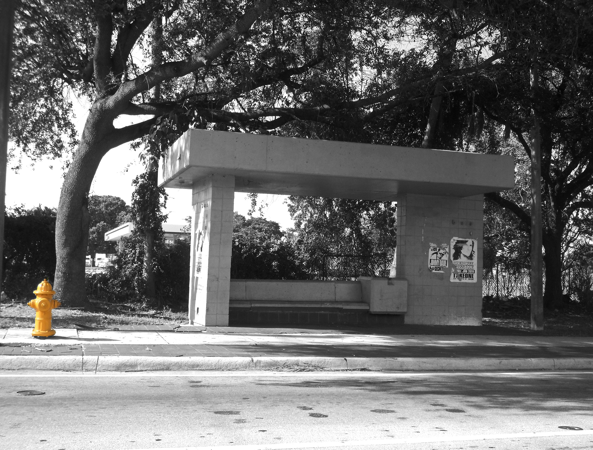 Samsung PL120,PL121 / VLUU PL120,PL121 sample photo. Liberty city bus stop photography
