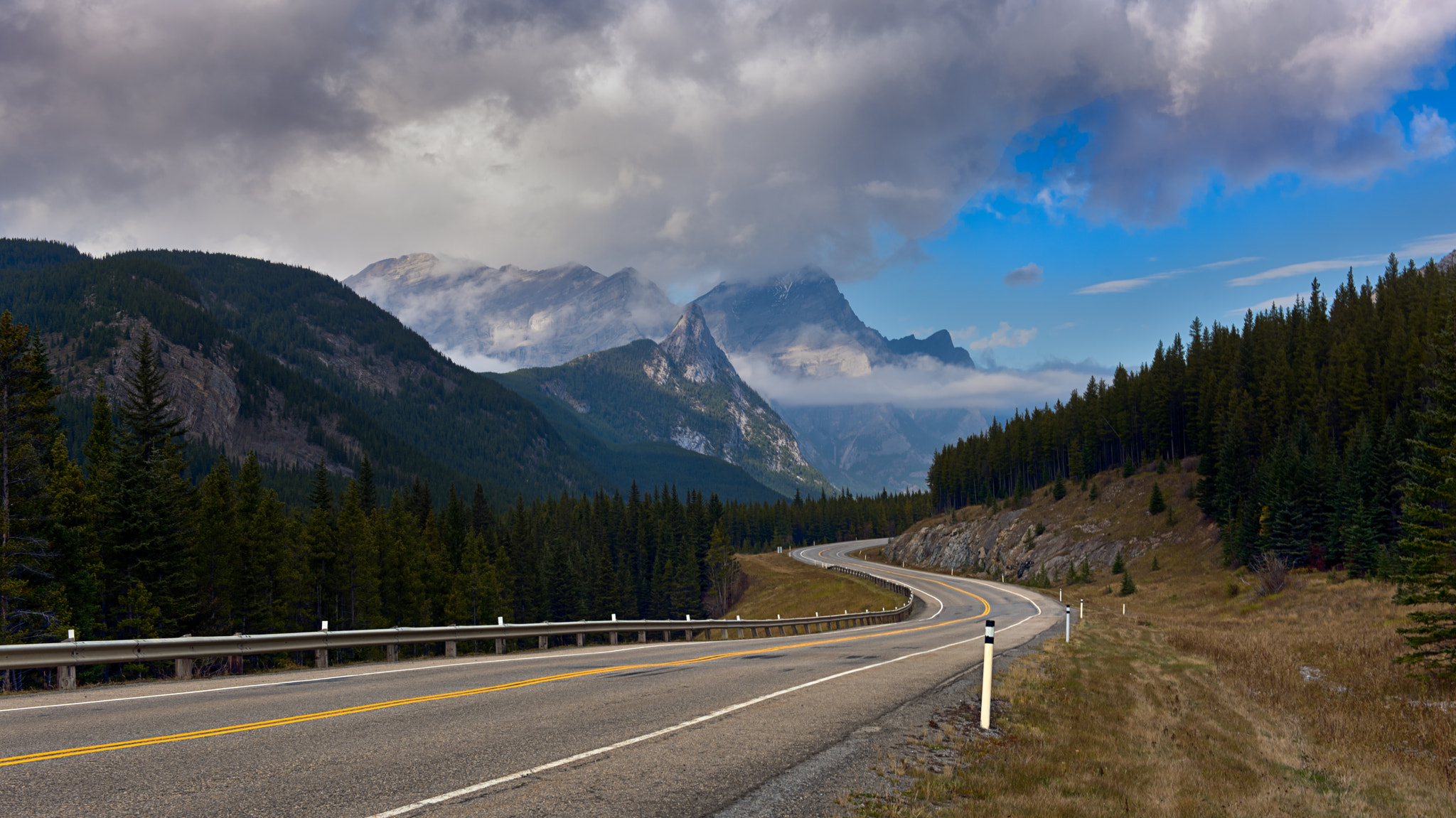 AF Nikkor 28mm f/1.4D sample photo. Mountain road photography