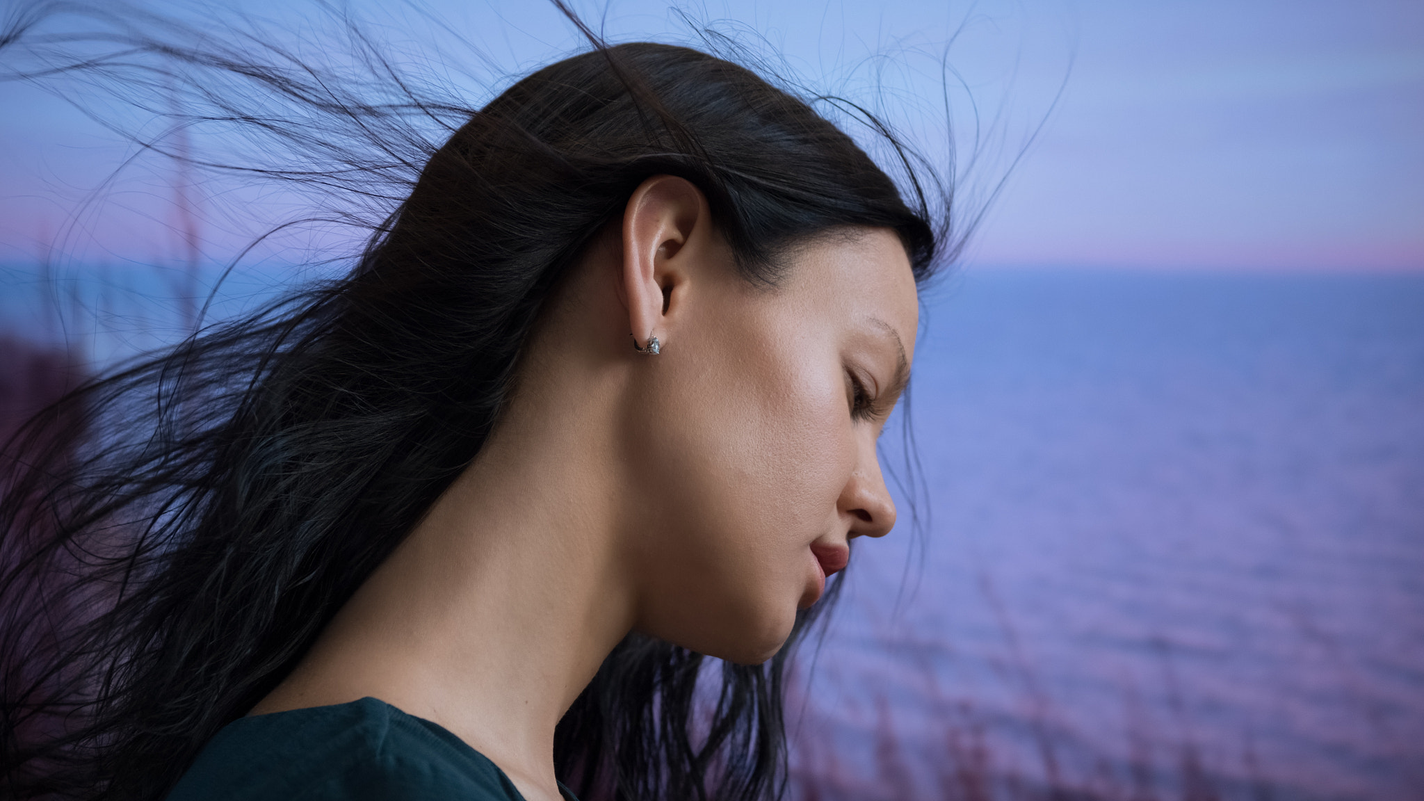 Panasonic Lumix DMC-GH4 + Sigma 60mm F2.8 DN Art sample photo. Across the wind photography