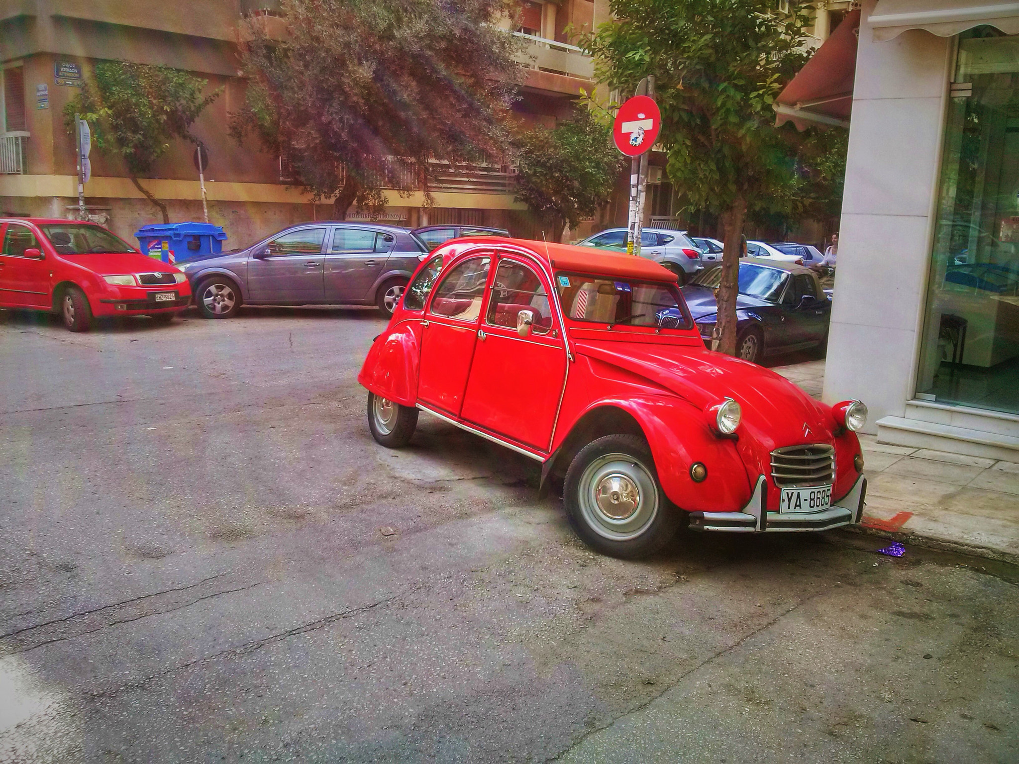 LG OPTIMUS L7 II sample photo. Retro red car ~ walking in athens ~ m lamprinos photography