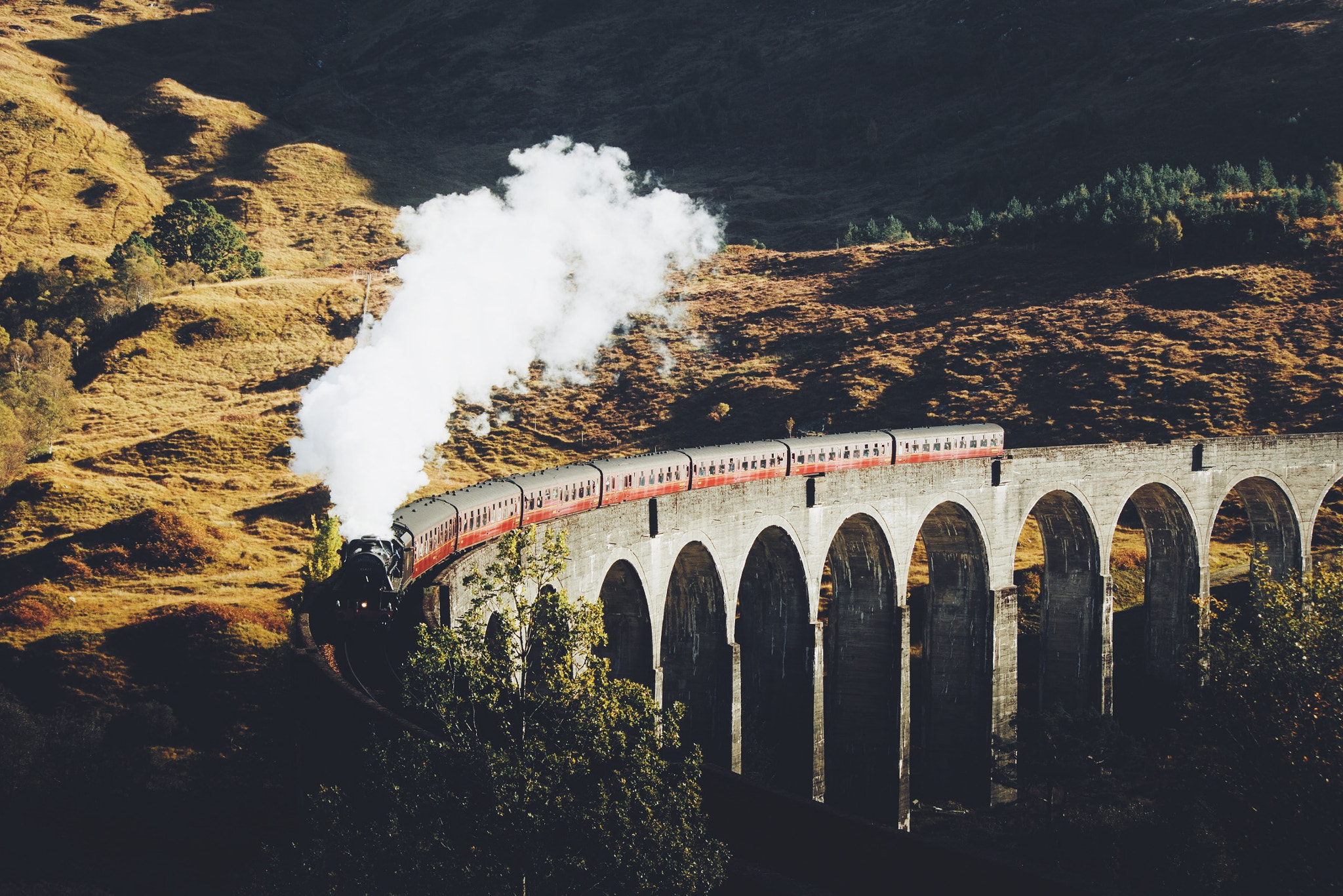 Canon EF-S 55-250mm F4-5.6 IS II sample photo. Autumn at hogwarts photography